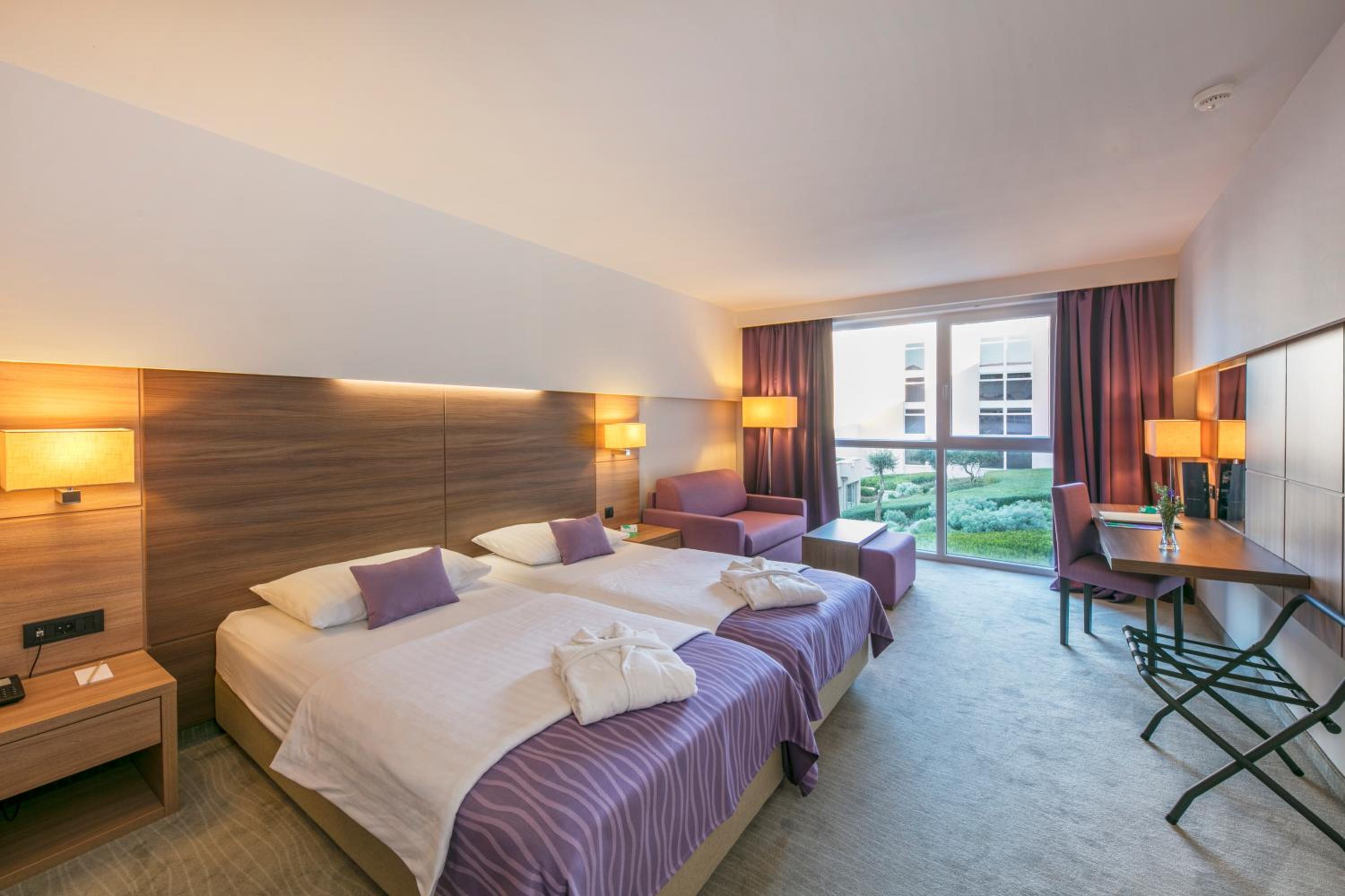Standard Twin Room with Extra Bed - Photo 3