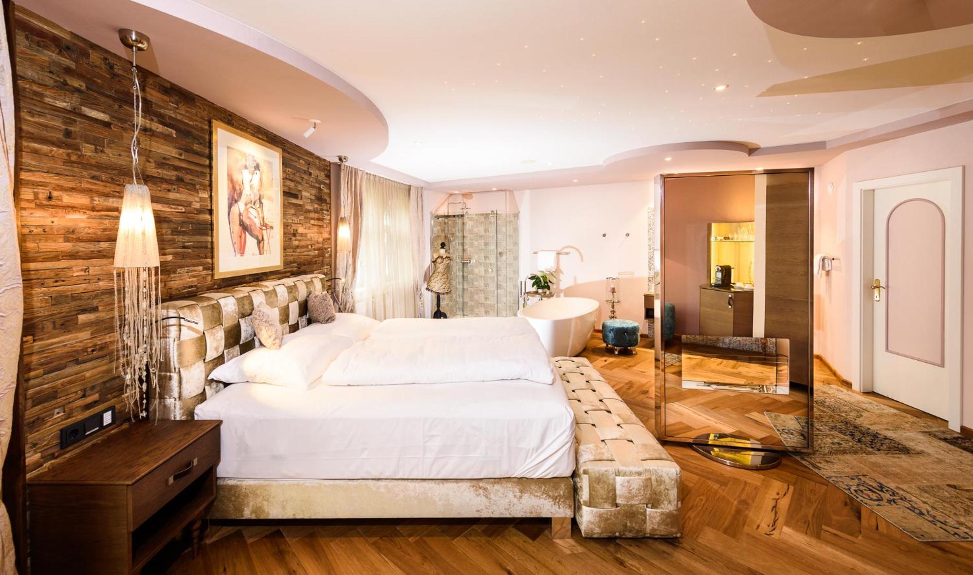 Deluxe Junior Suite photo 2