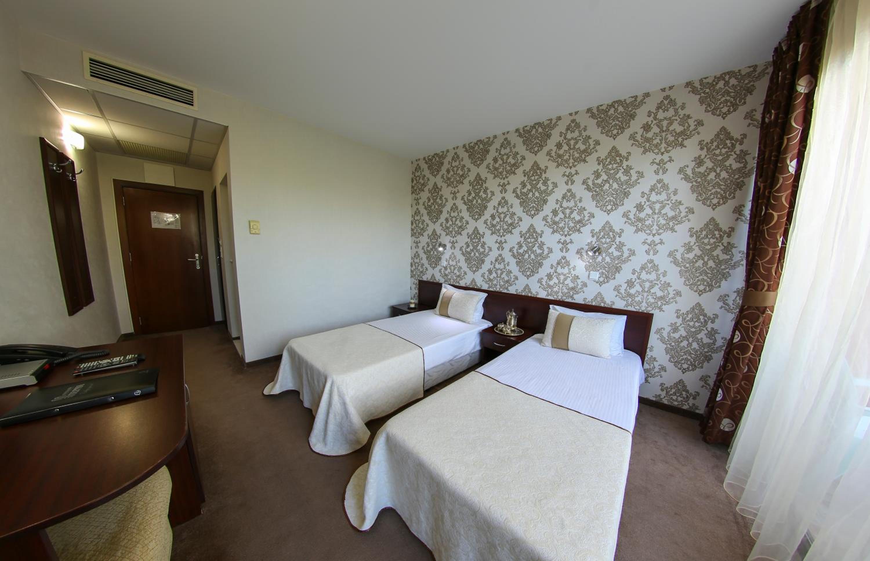 Economy Twin Room photo 3