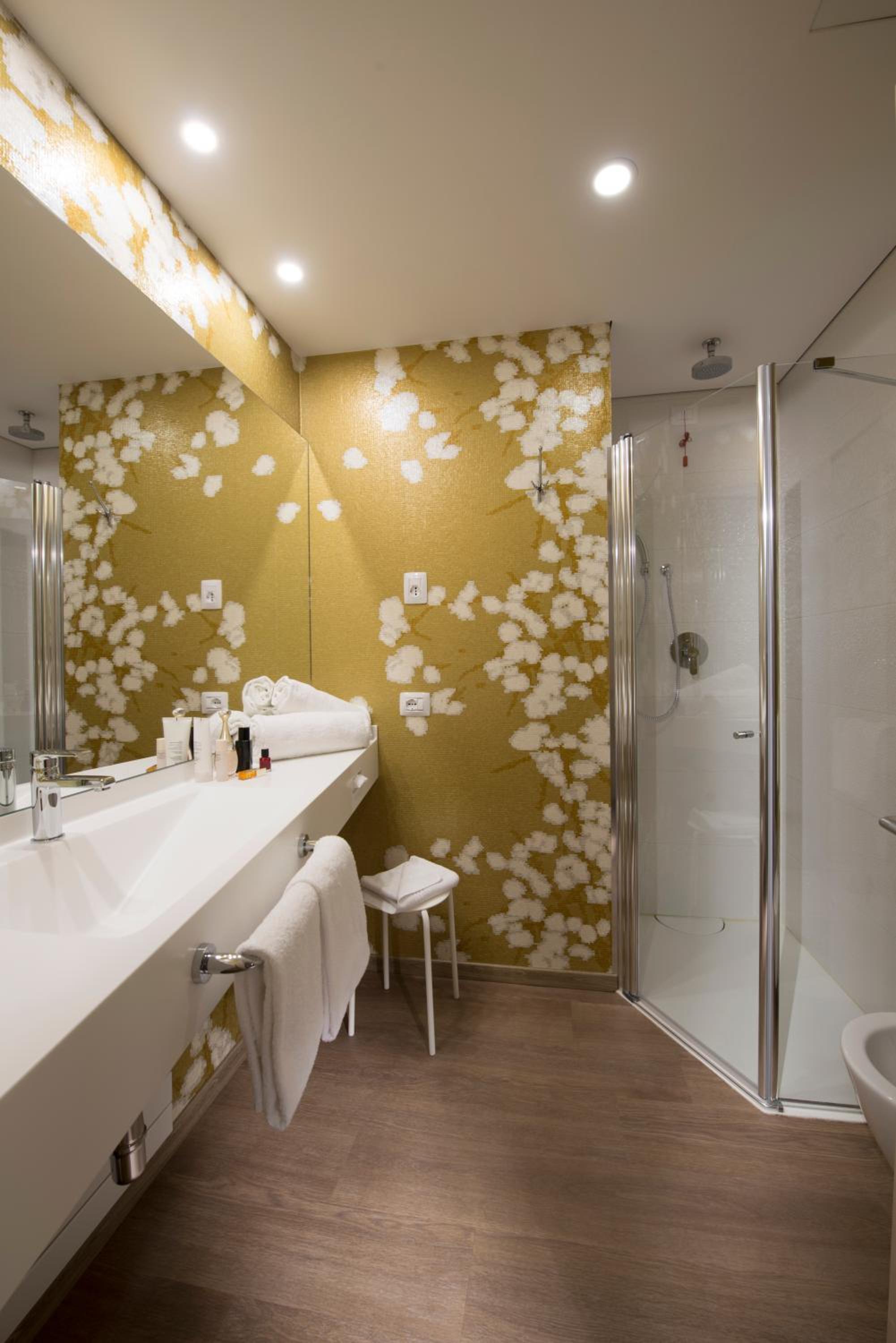 Basic Double Room thumbnail 5