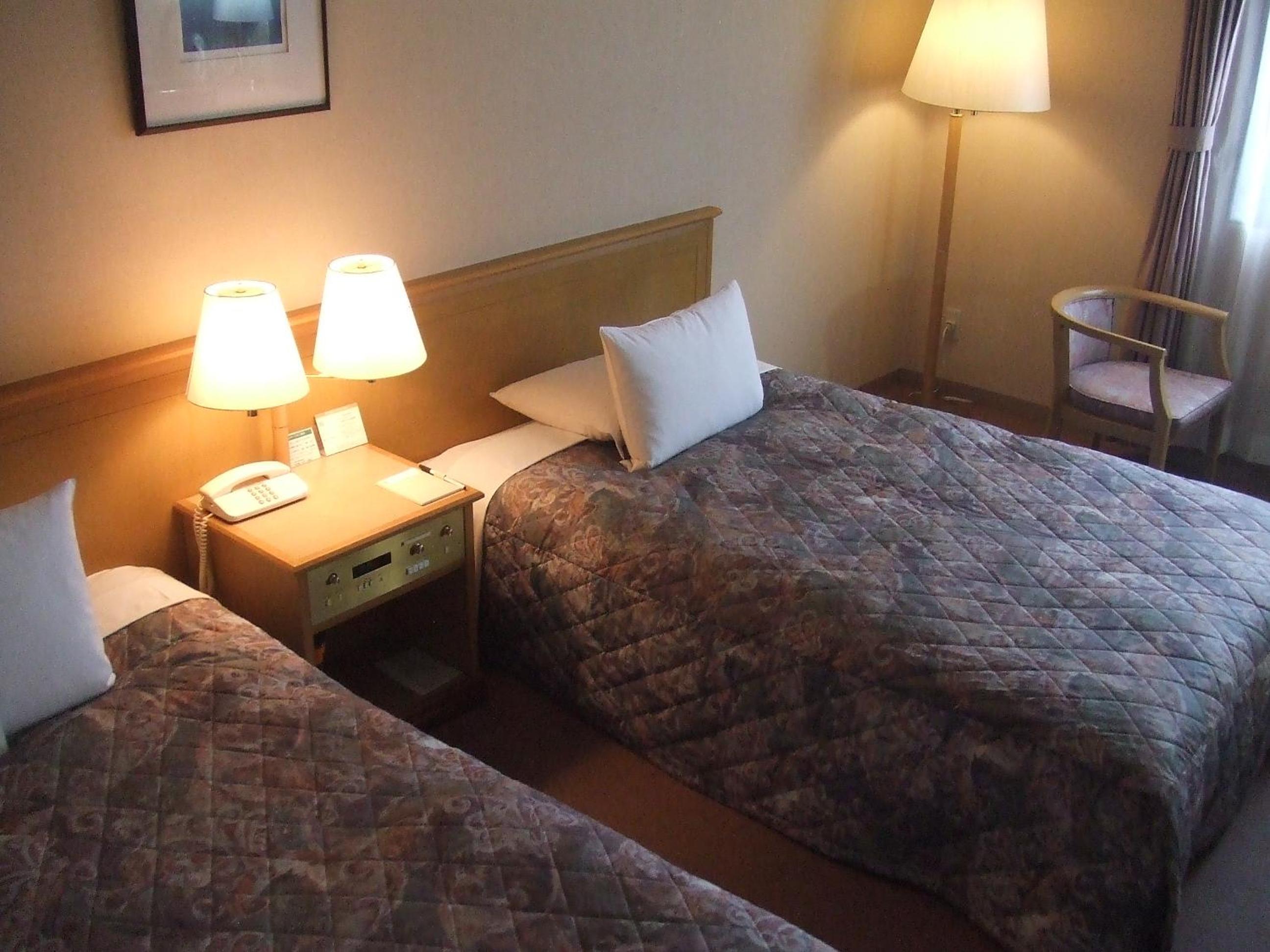 Twin Room - Non-Smoking - Photo 2