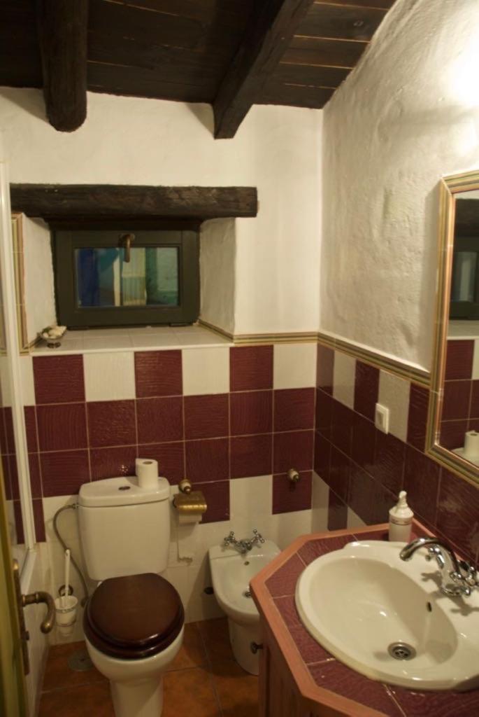 Three-Bedroom House photo 2