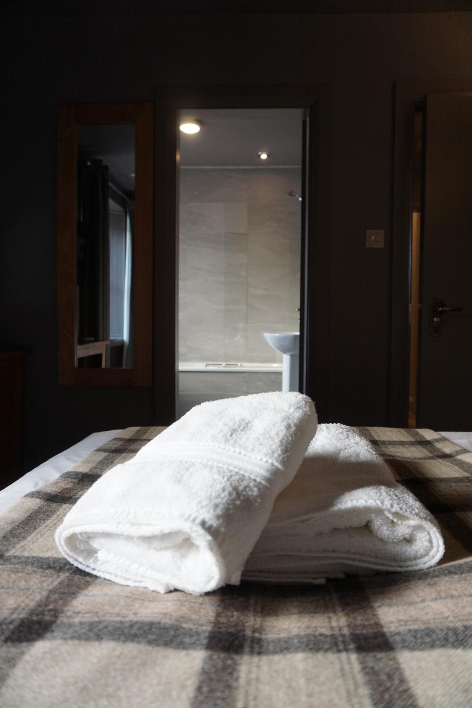 Deluxe Double or Twin Room with City View - Photo 3