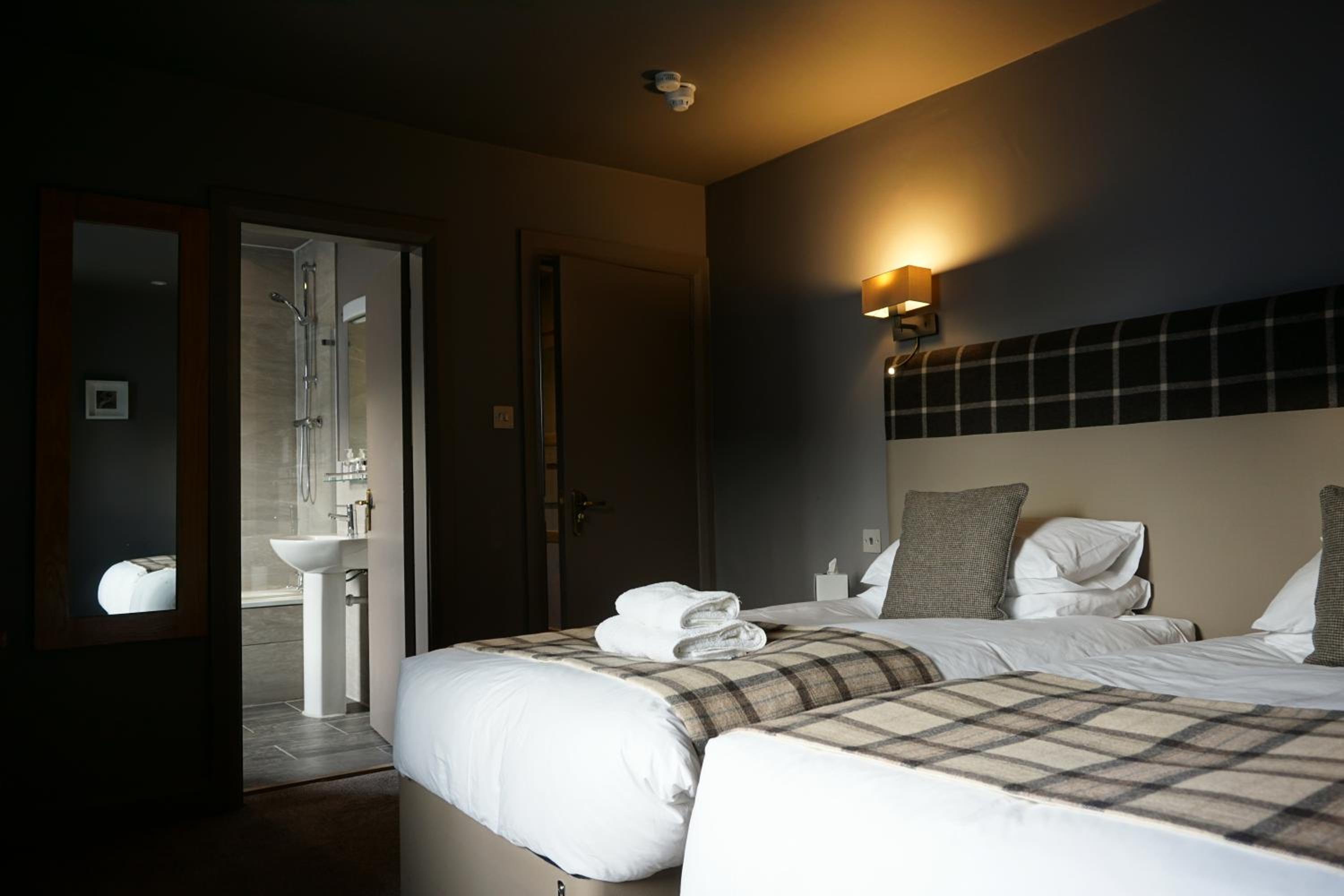Deluxe Double or Twin Room with City View - Photo 1
