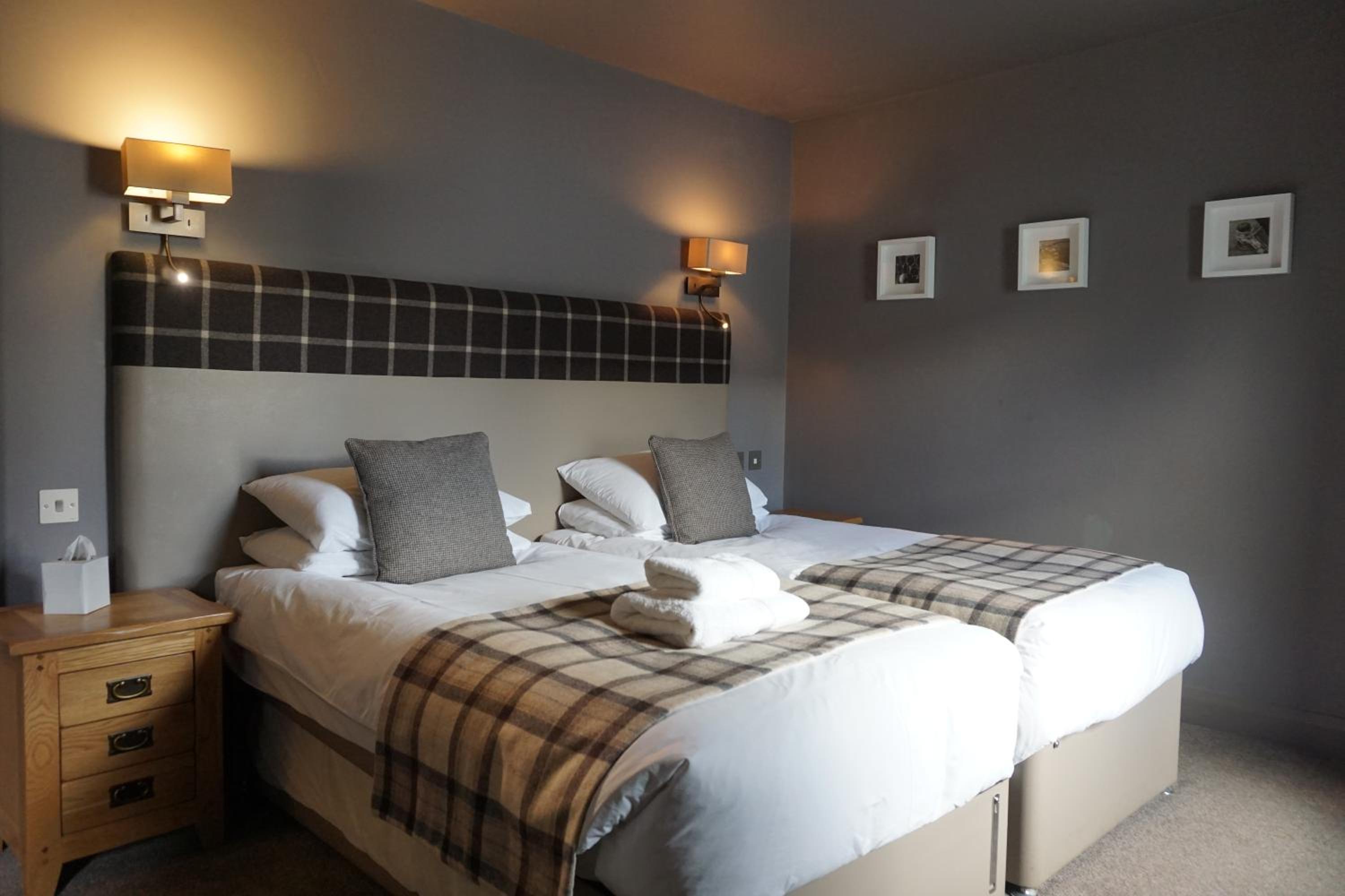Deluxe Double or Twin Room with City View - Photo 4