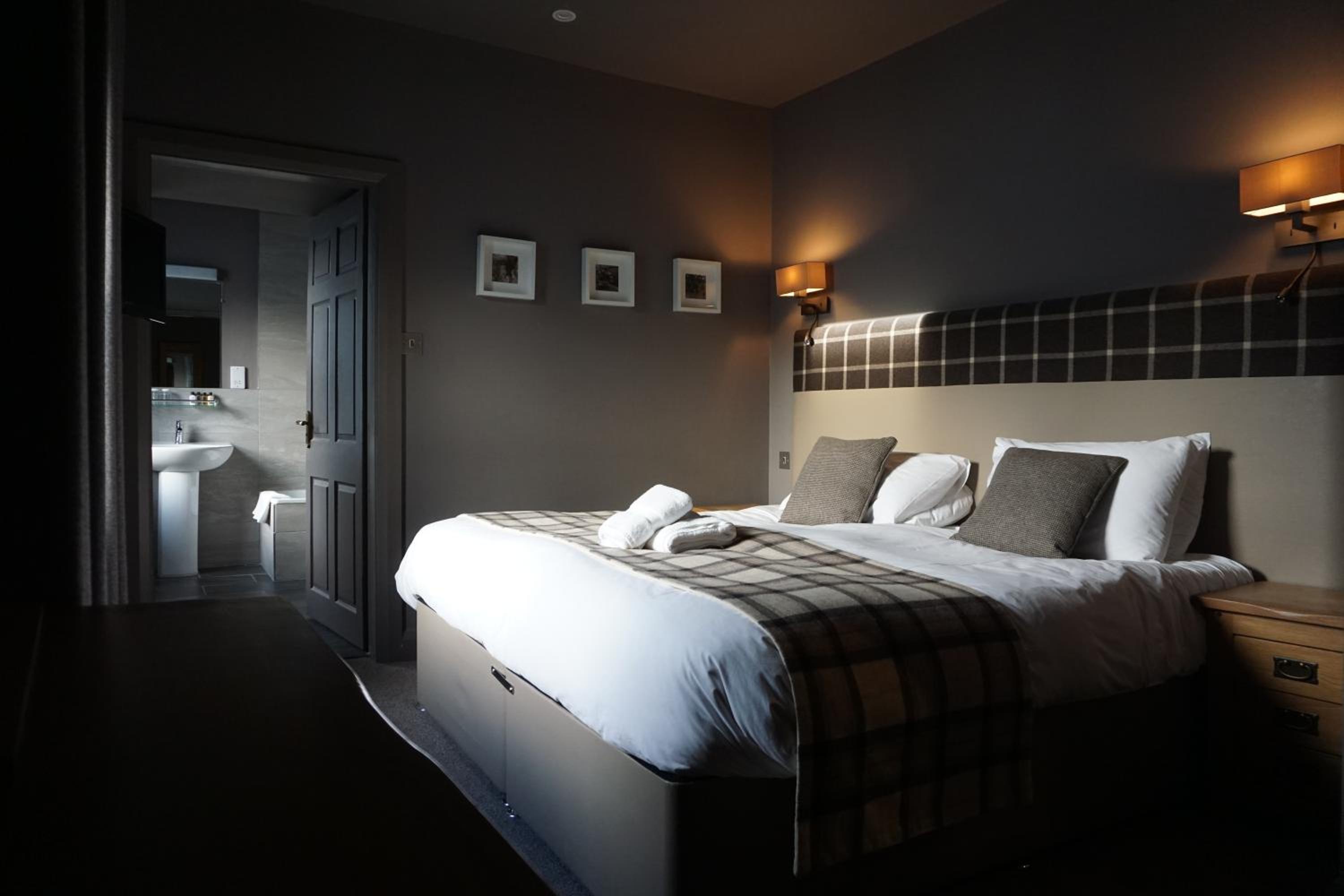Deluxe Double or Twin Room with City View - Photo 7