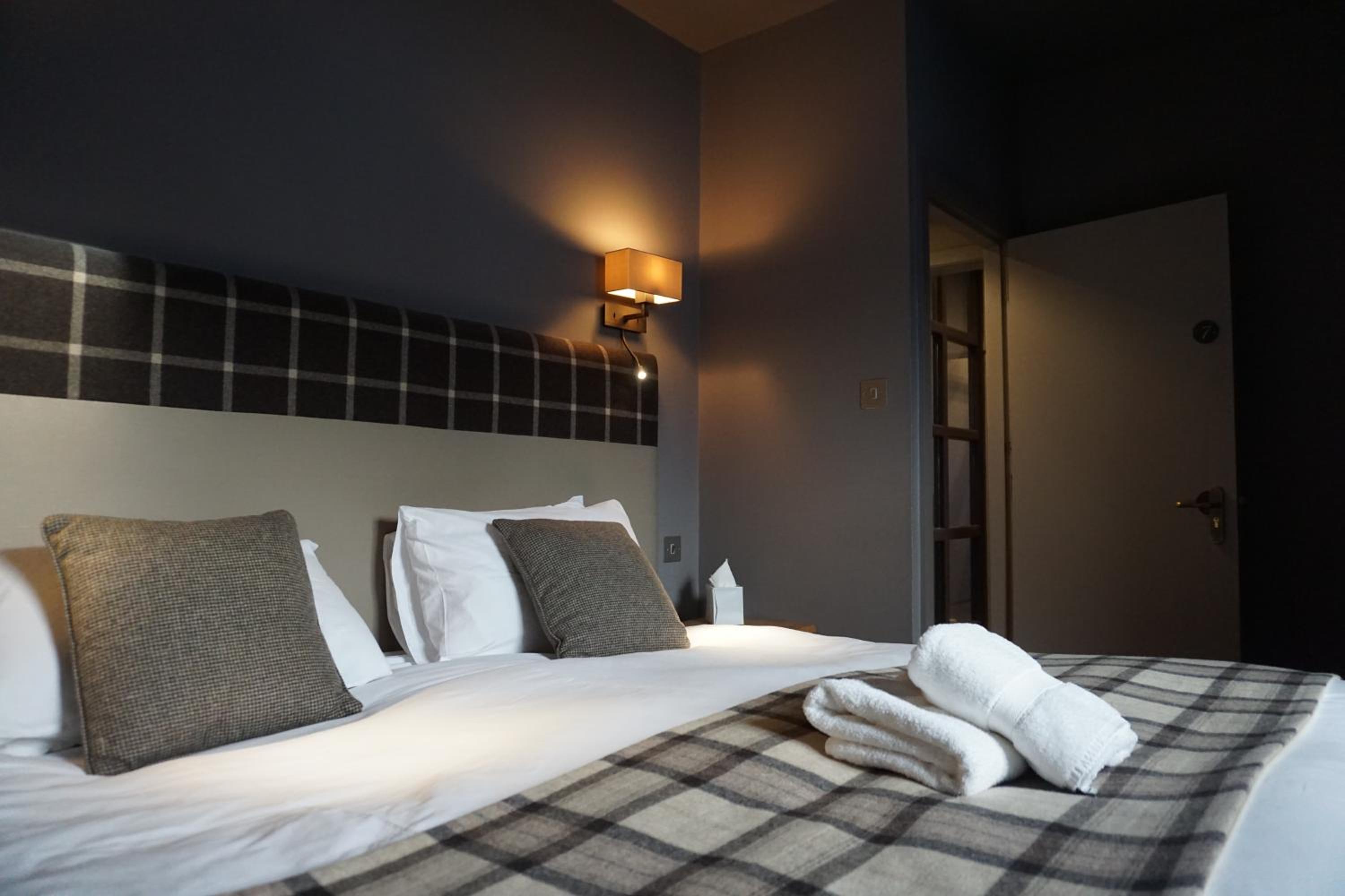 Deluxe Double or Twin Room with City View - Photo 8
