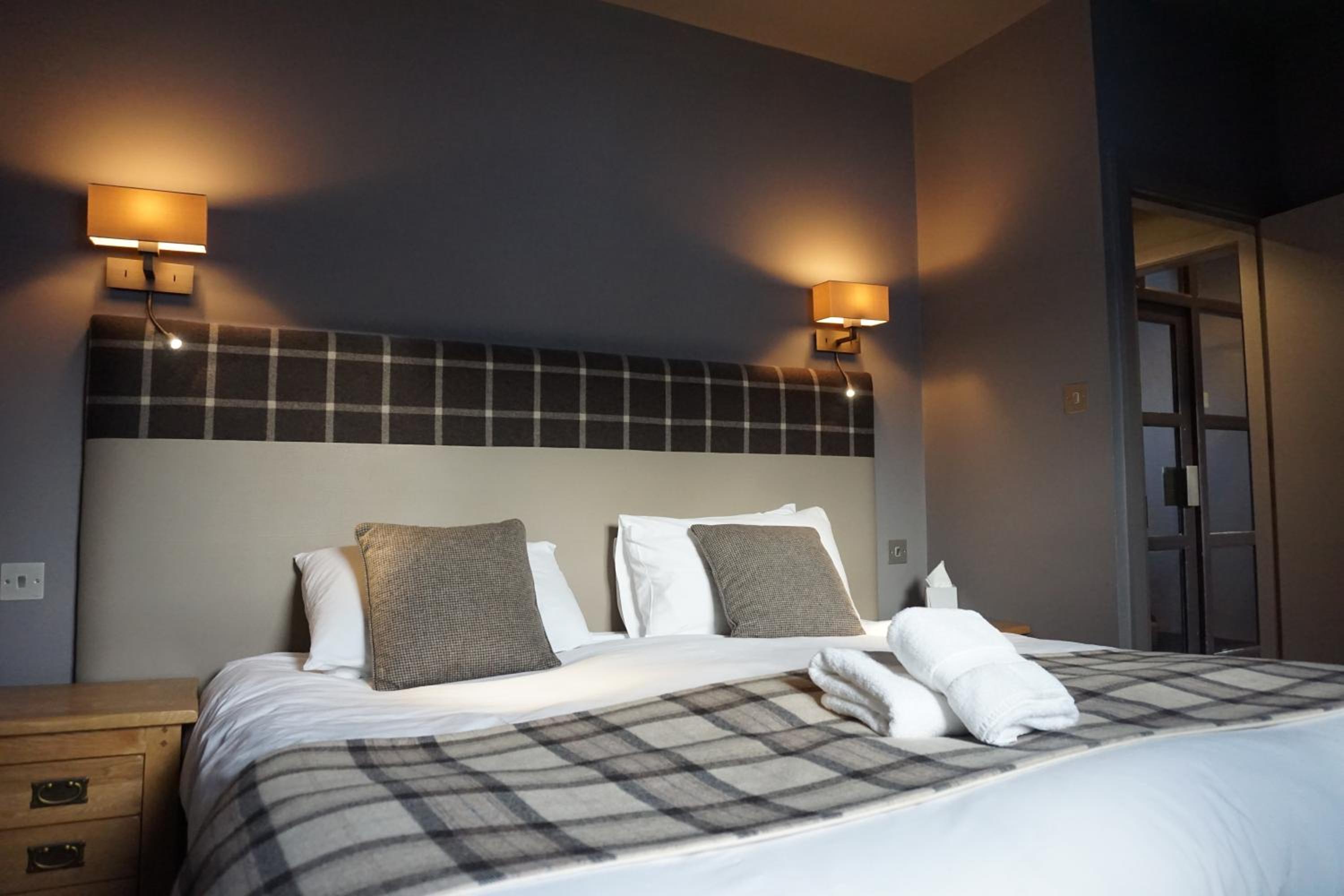 Deluxe Double or Twin Room with City View - Photo 9