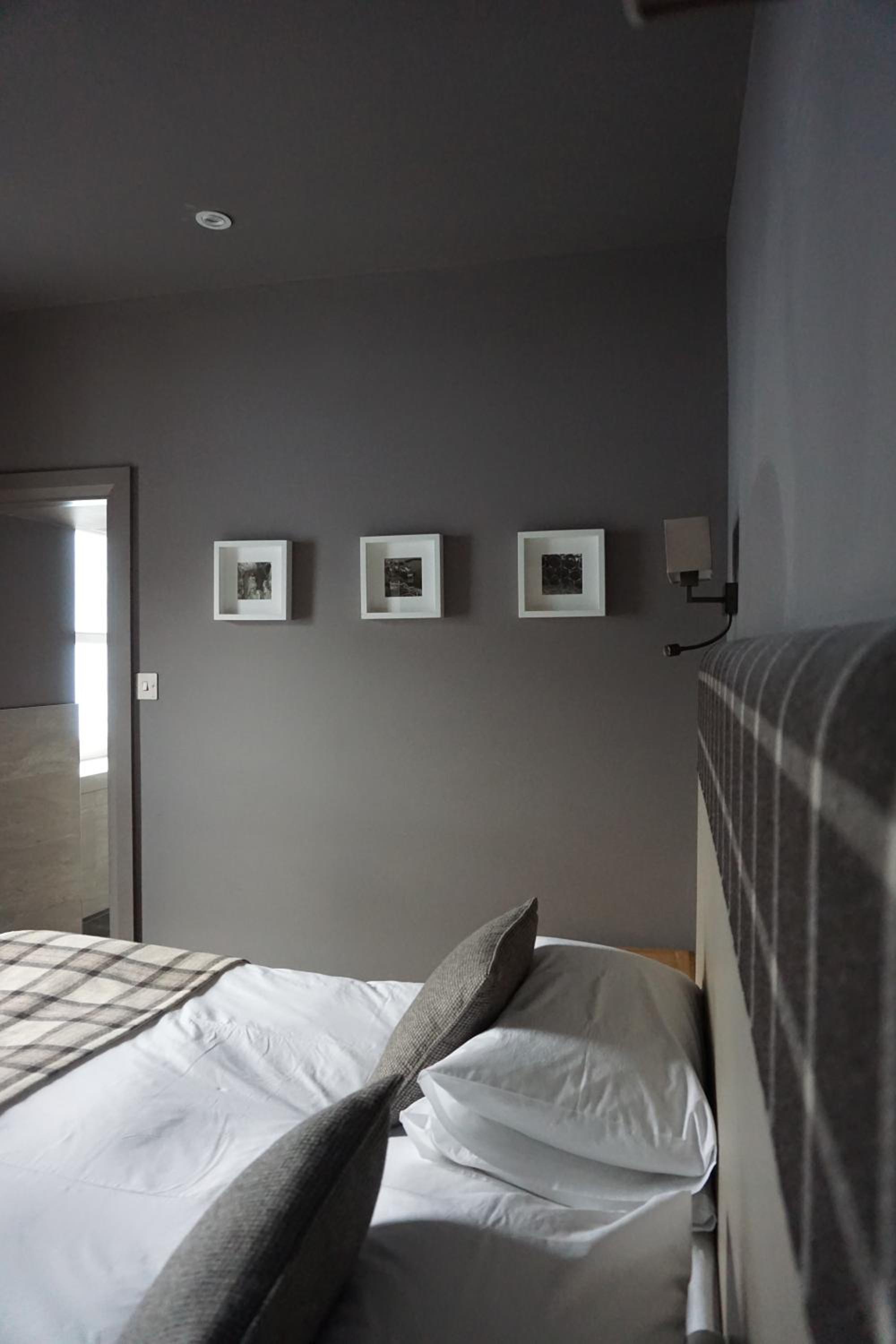Deluxe Double or Twin Room with City View - Photo 10