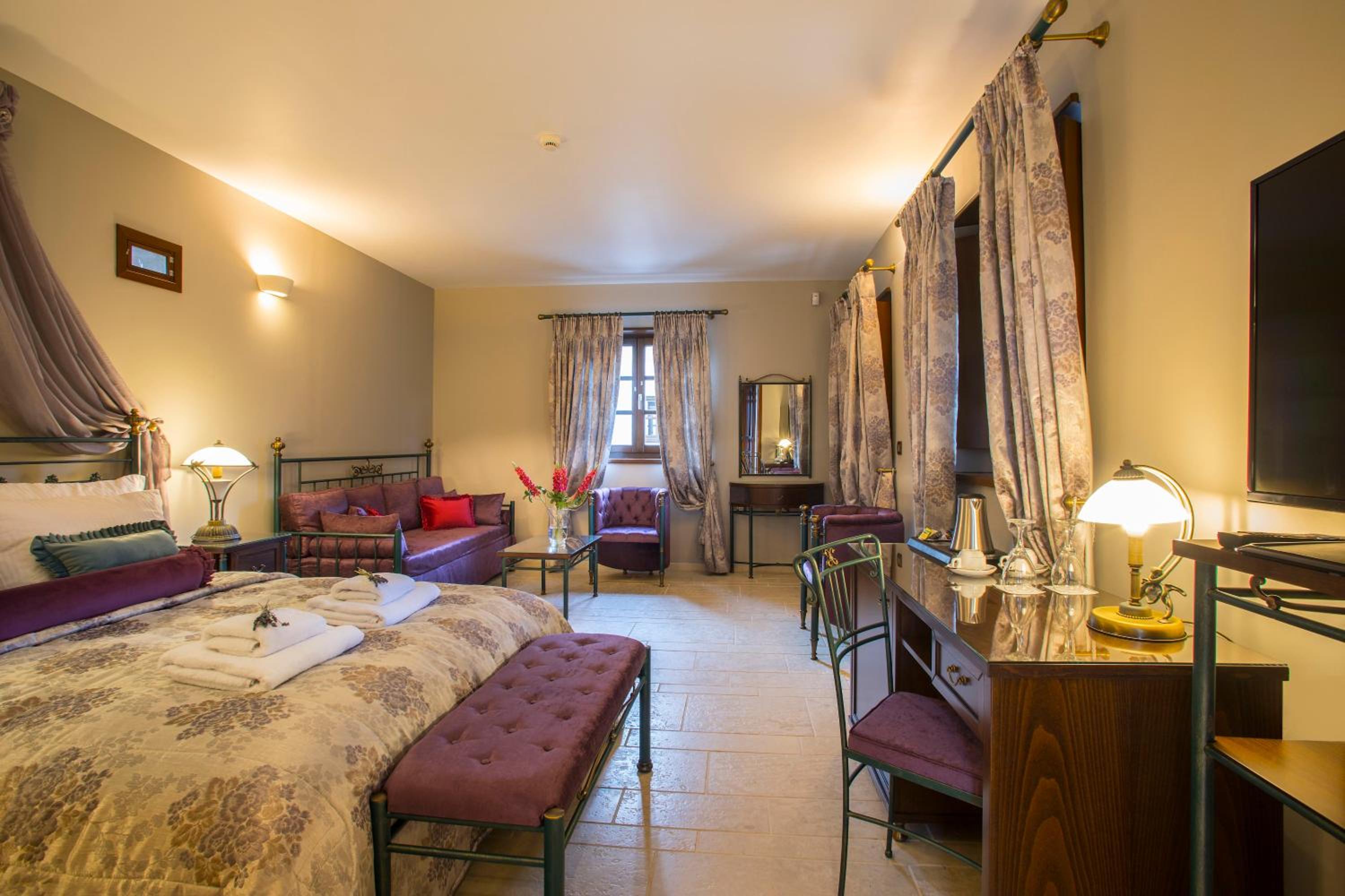 Deluxe Double Room - Photo 8