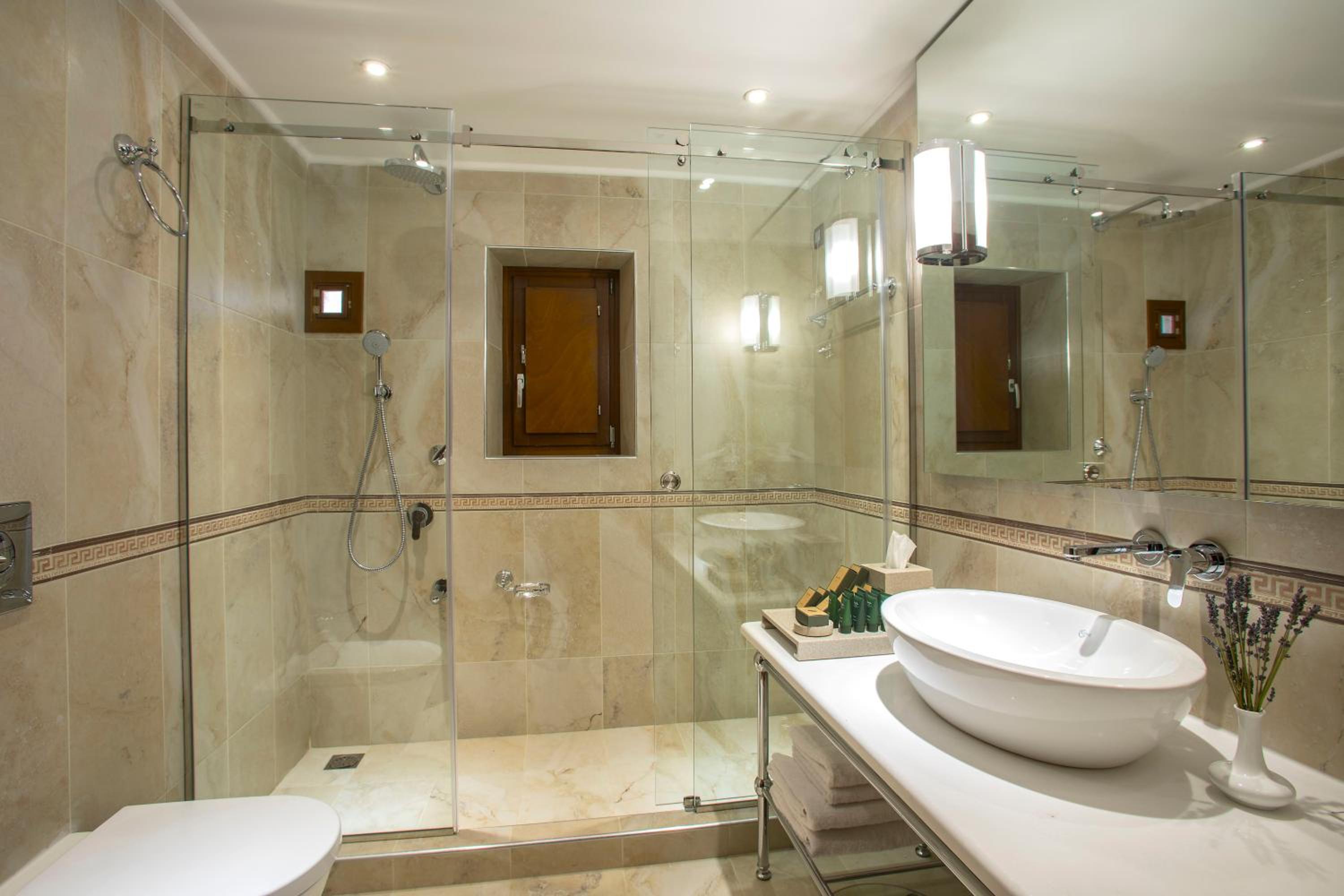 Standard Double Room - Photo 11
