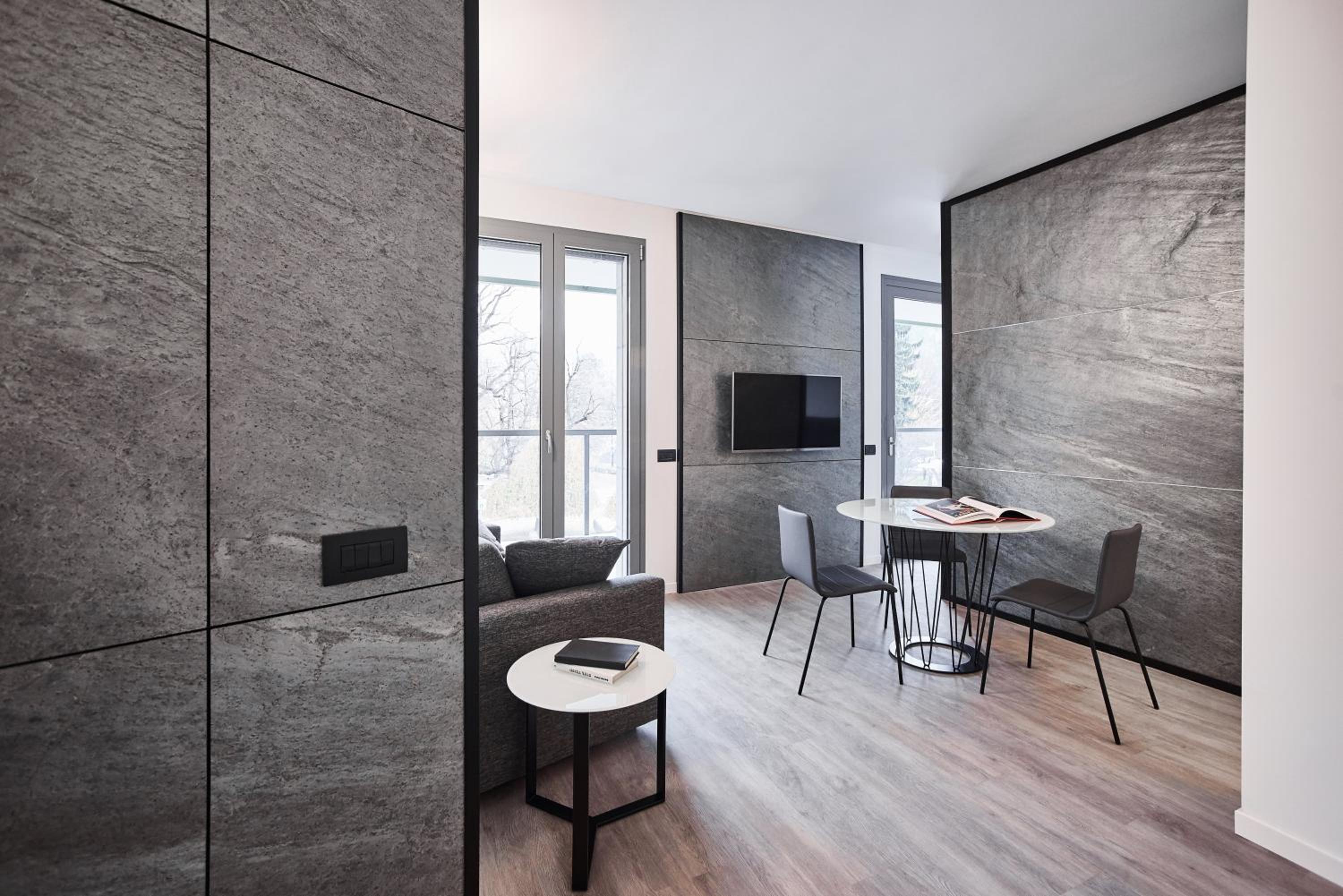 One-Bedroom Apartment with Balcony photo 2