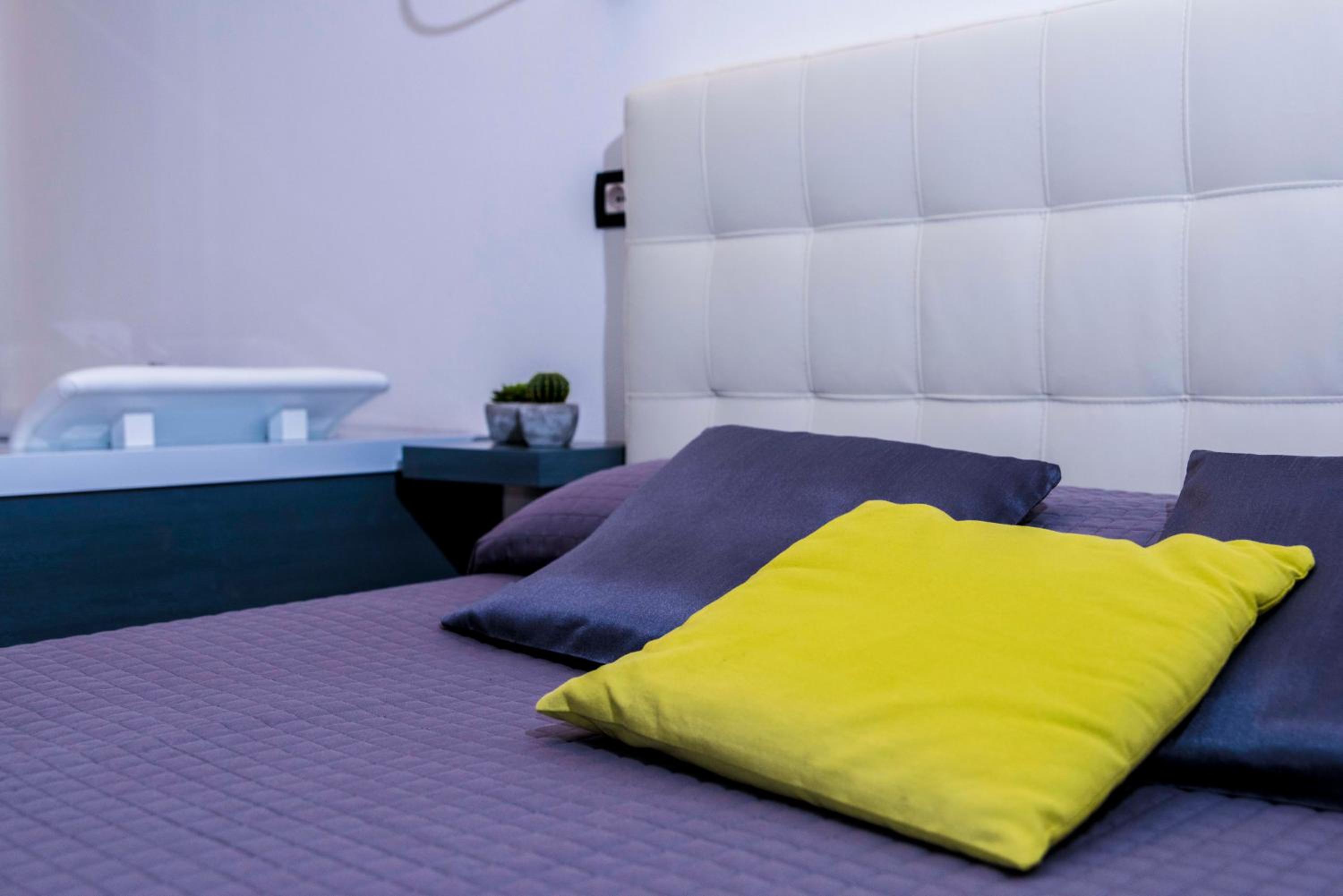 King Room with Spa Bath - Photo 15