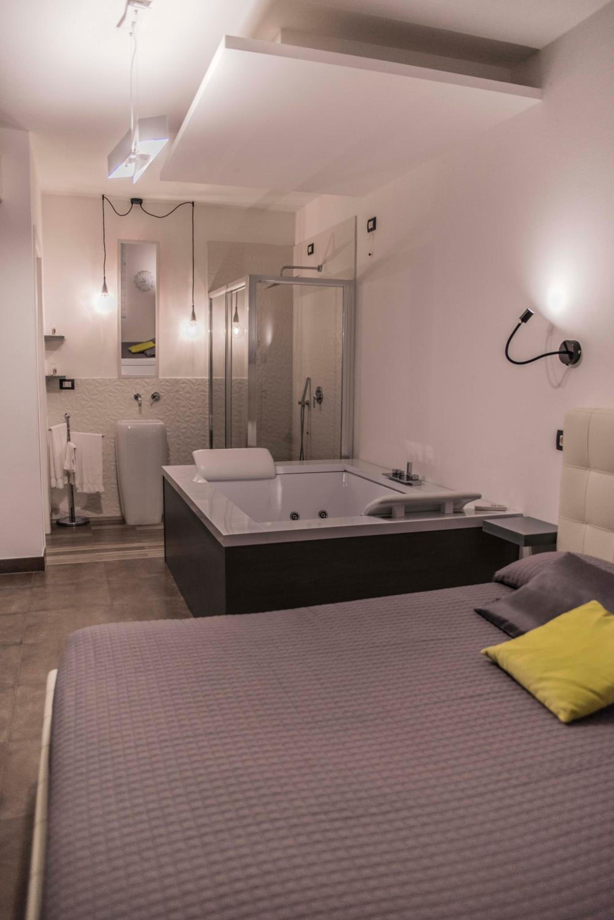 King Room with Spa Bath - Photo 1