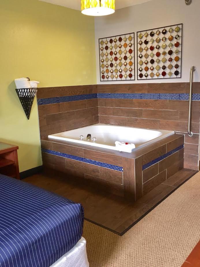 King Room with Spa Bath - Photo 7