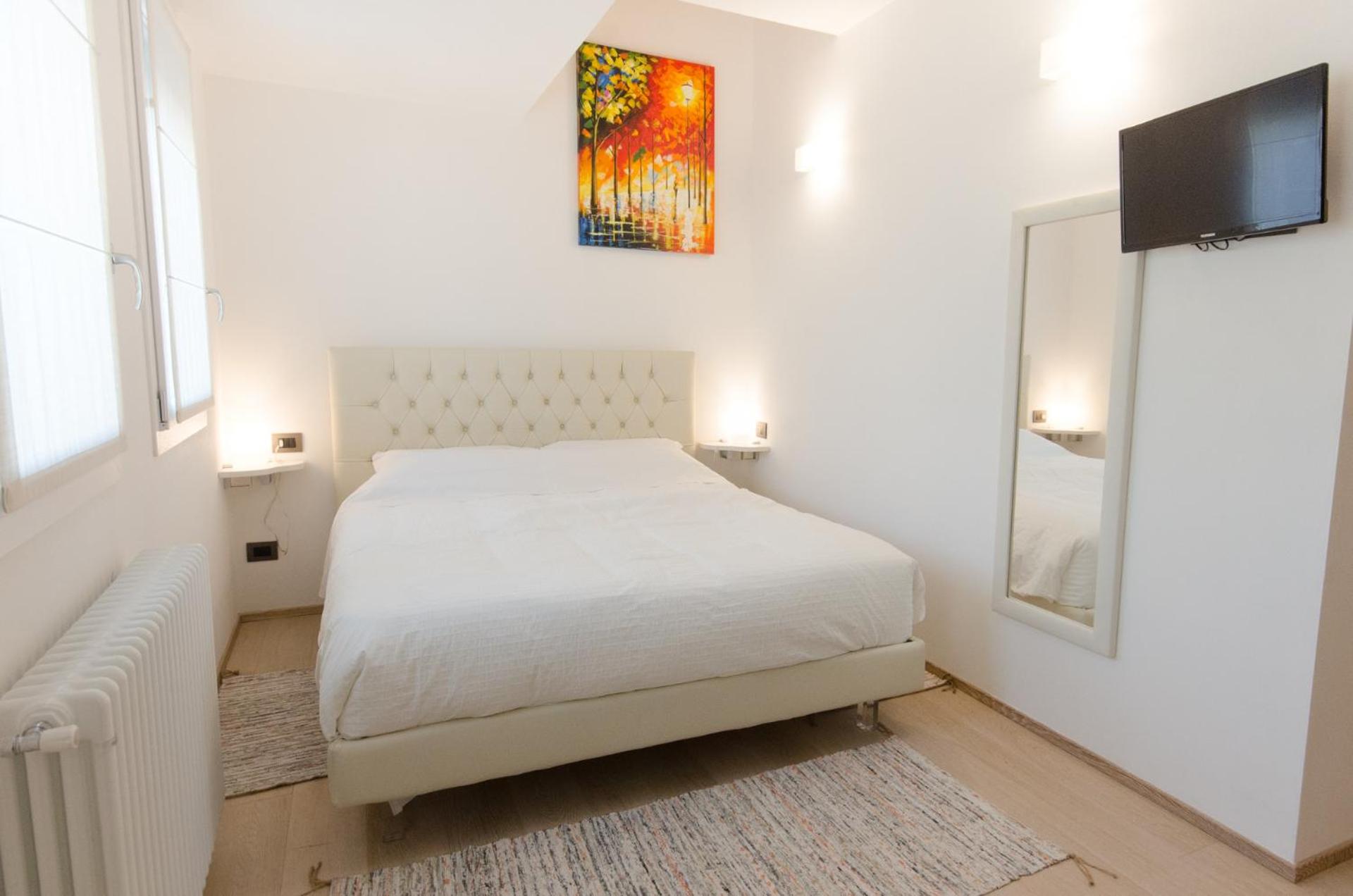 Double Room with Private External Bathroom photo 1