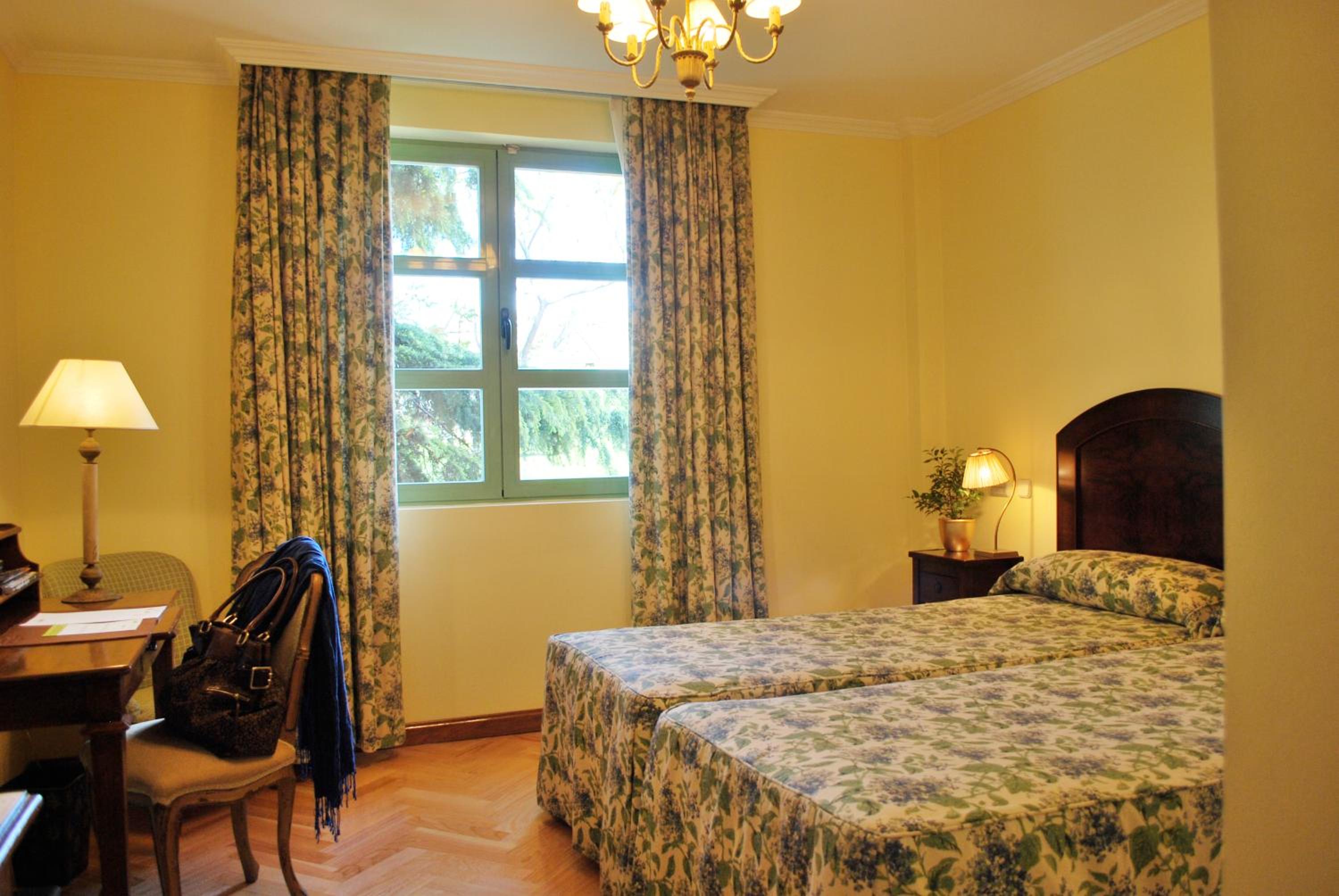 Double or Twin Room - Photo 4