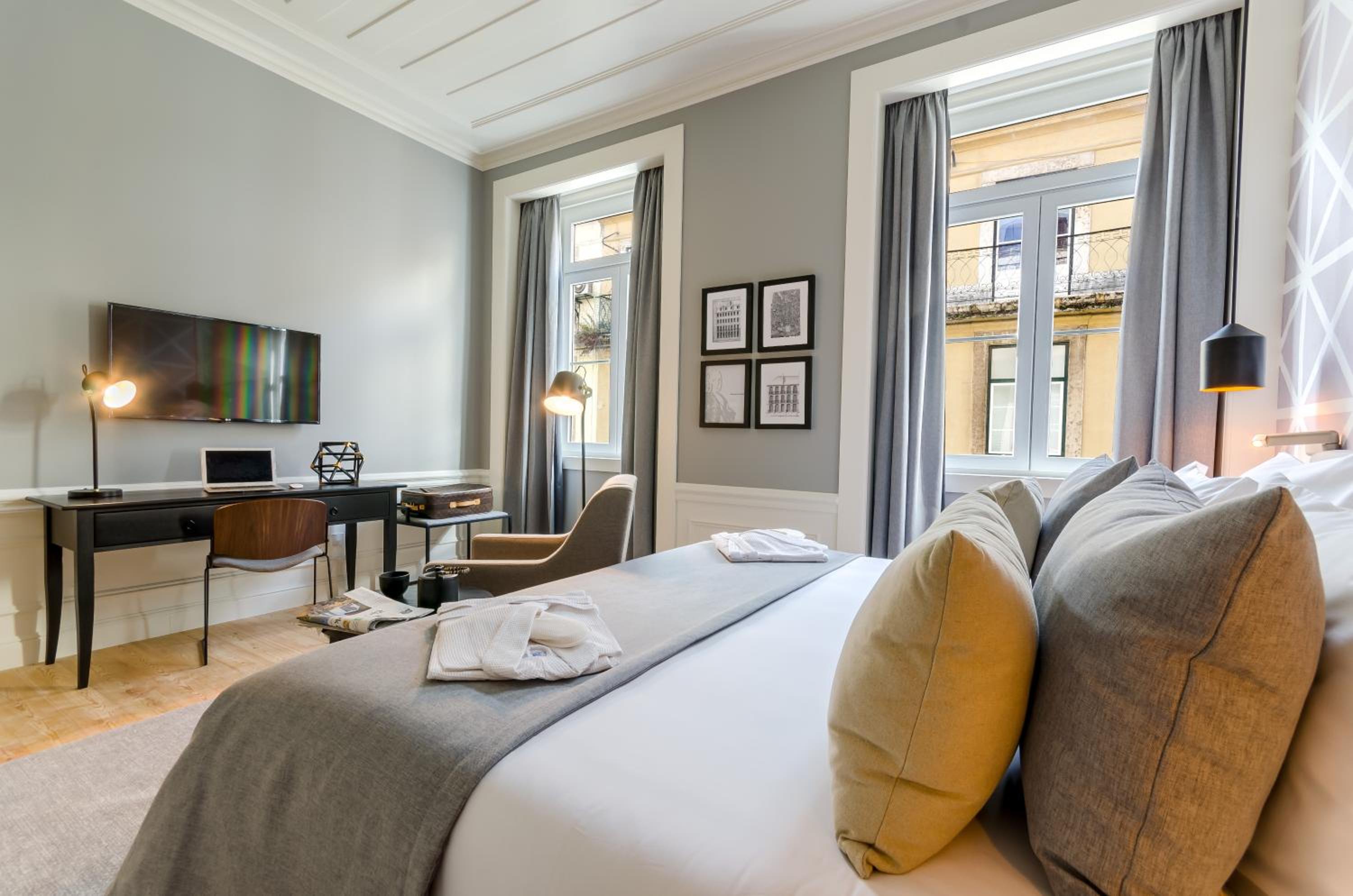 Premium Double or Twin Room with City View photo 2