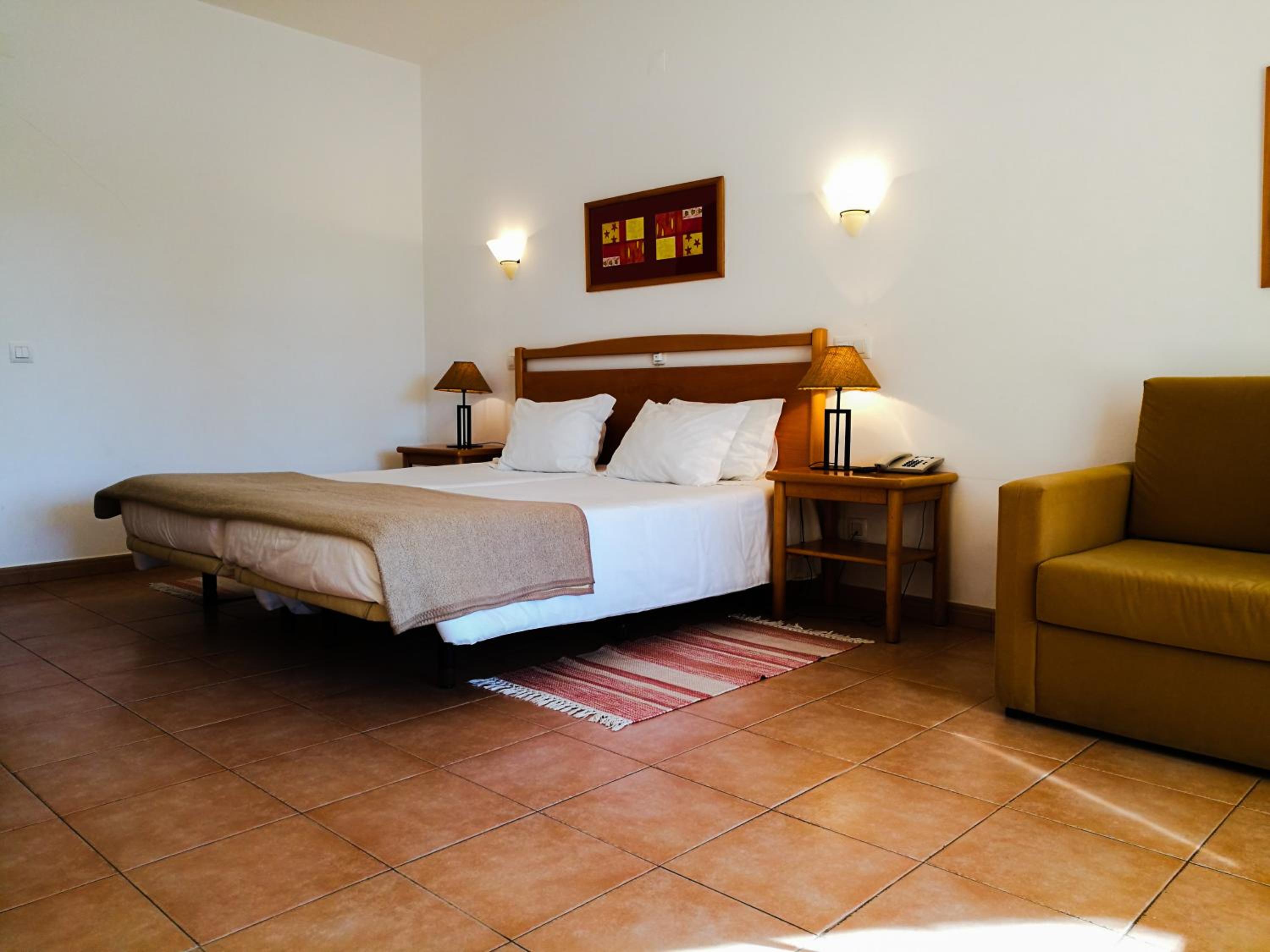 Double Room with Garden View - Photo 10