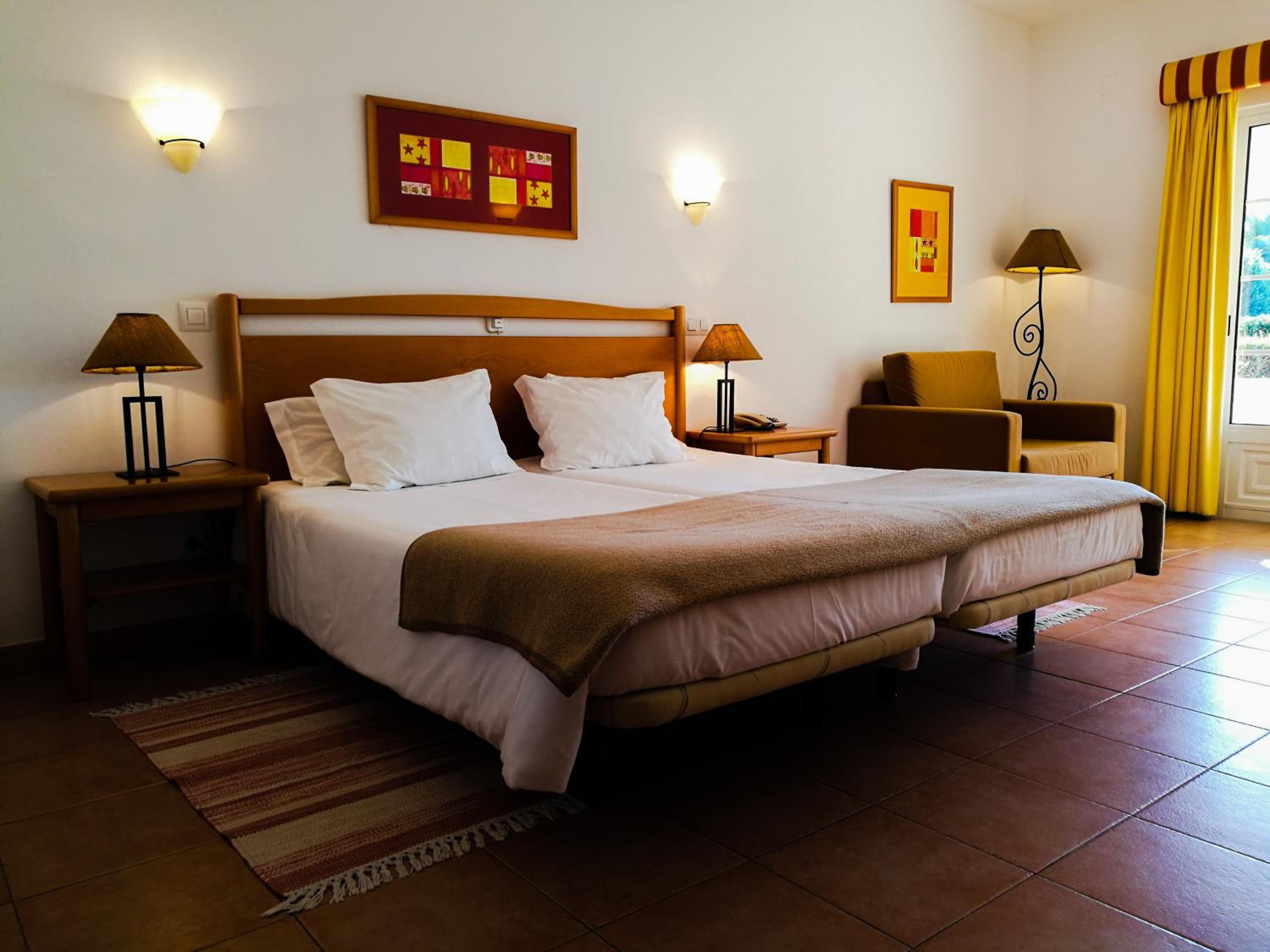 Double Room with Garden View - Photo 9