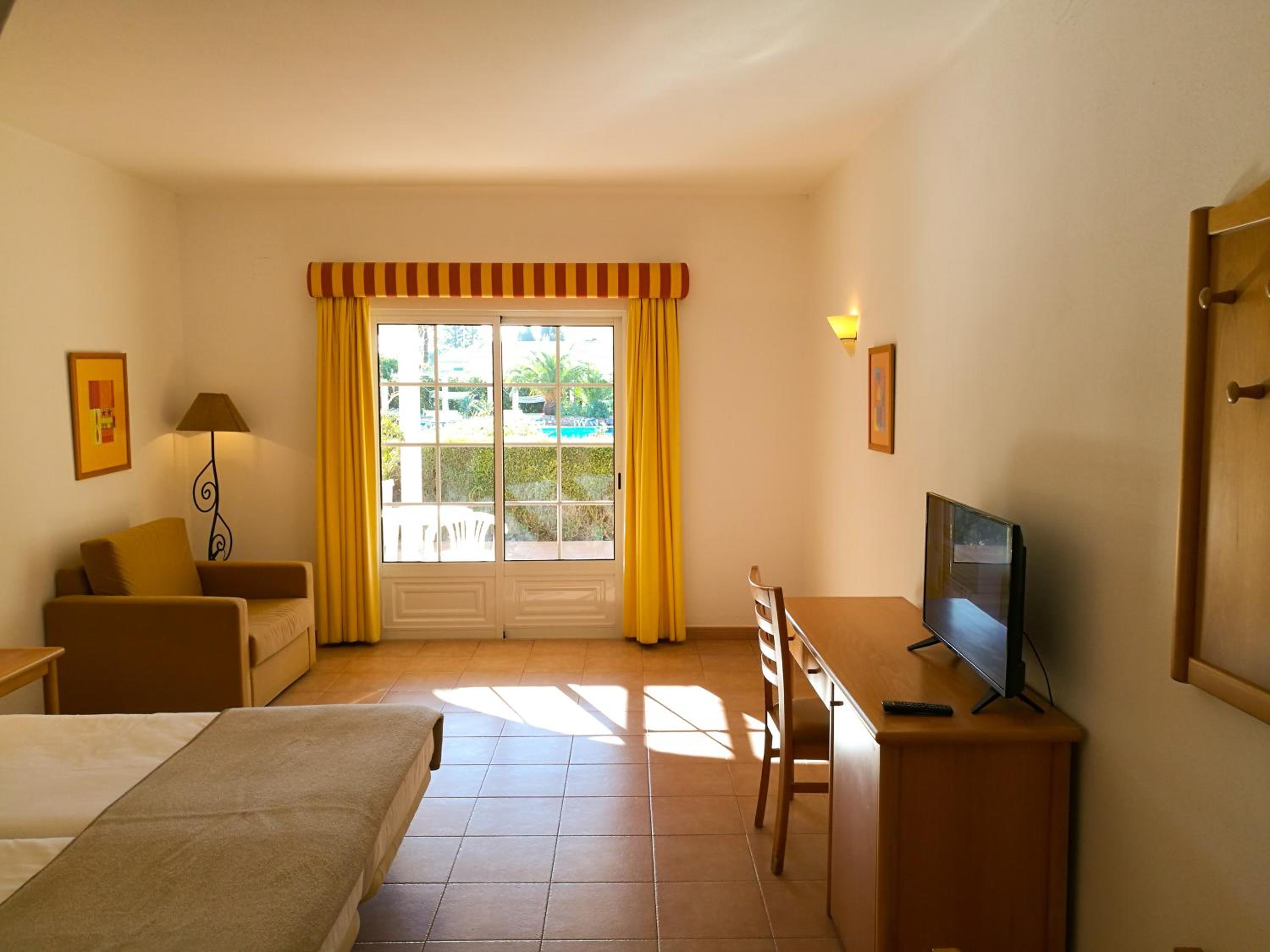 Double Room with Garden View - Photo 1