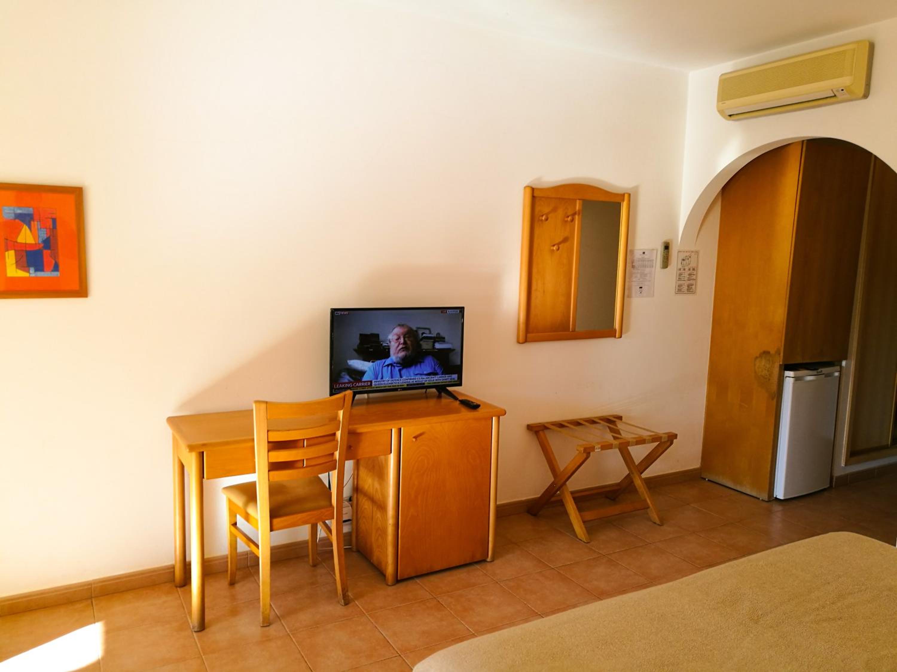 Double Room with Garden View - Photo 5