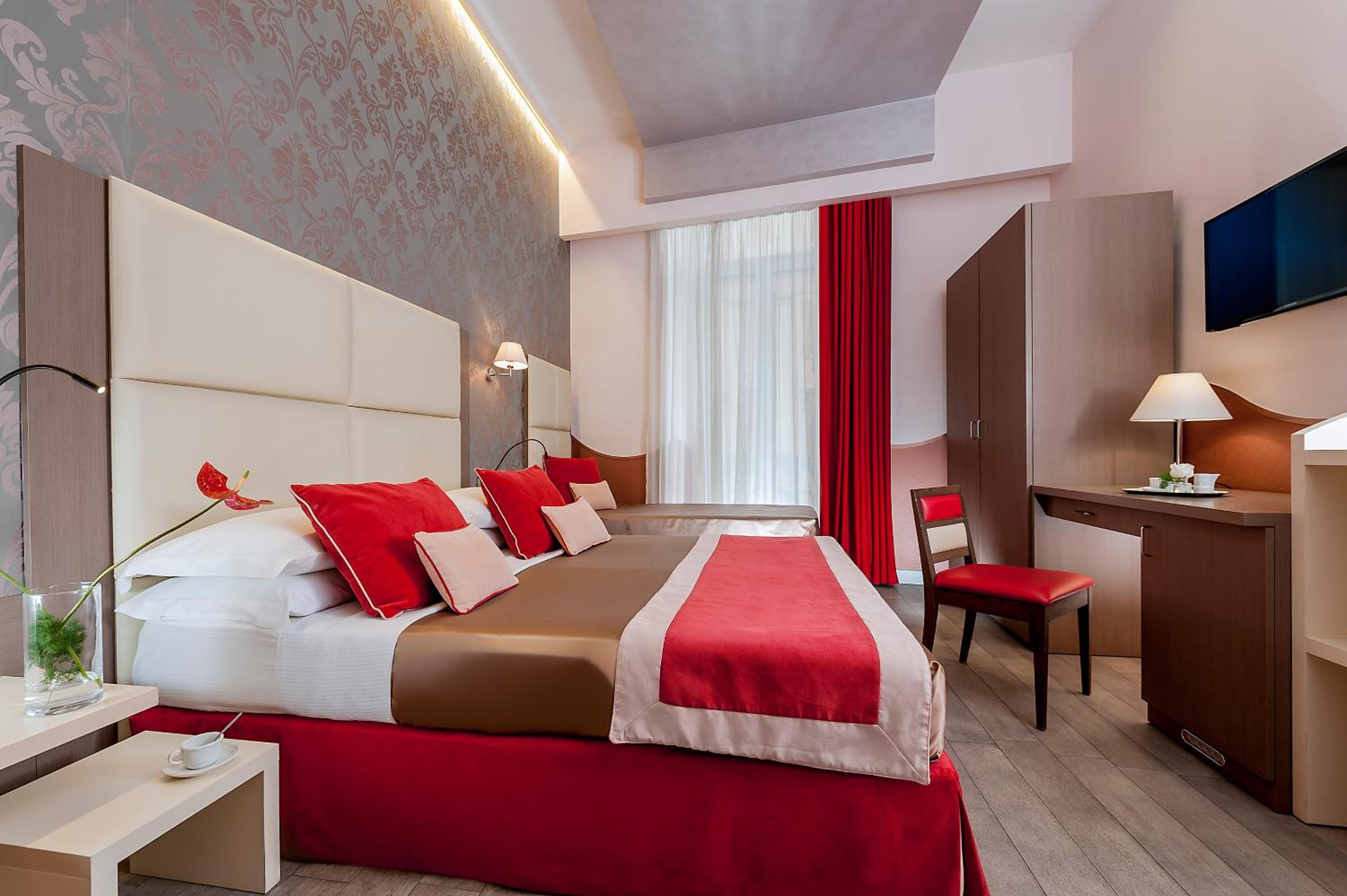 Triple Room thumbnail 6
