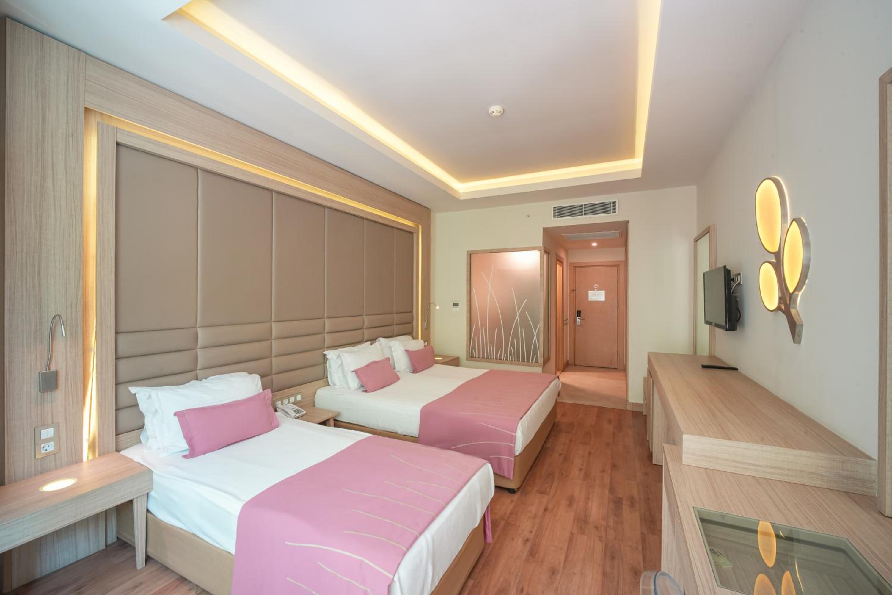 Standard Double or Twin Room photo 1