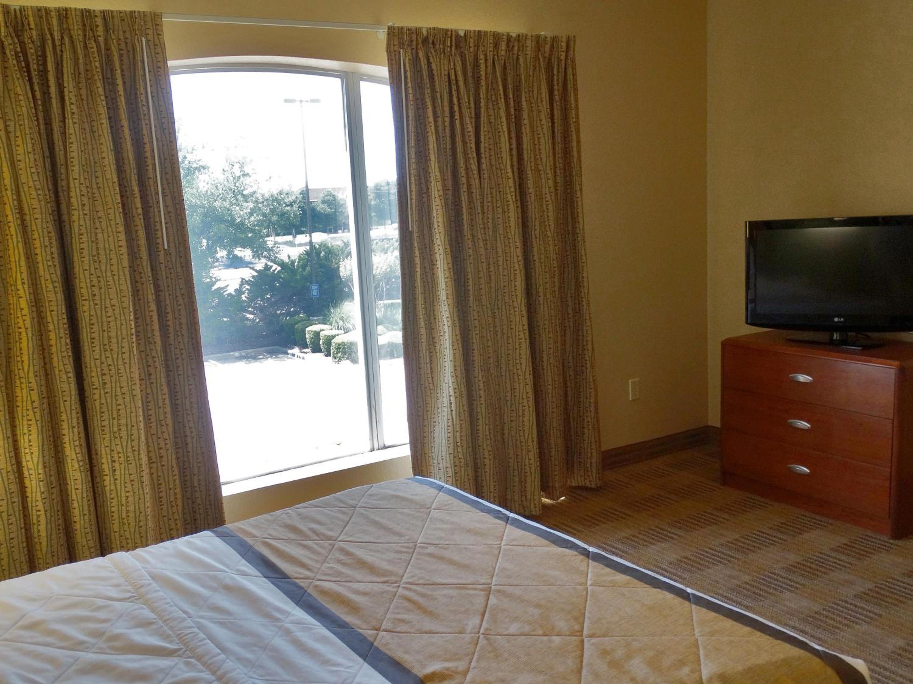 One Bedroom Suite with 1 Queen Bed - Non-Smoking - Photo 7