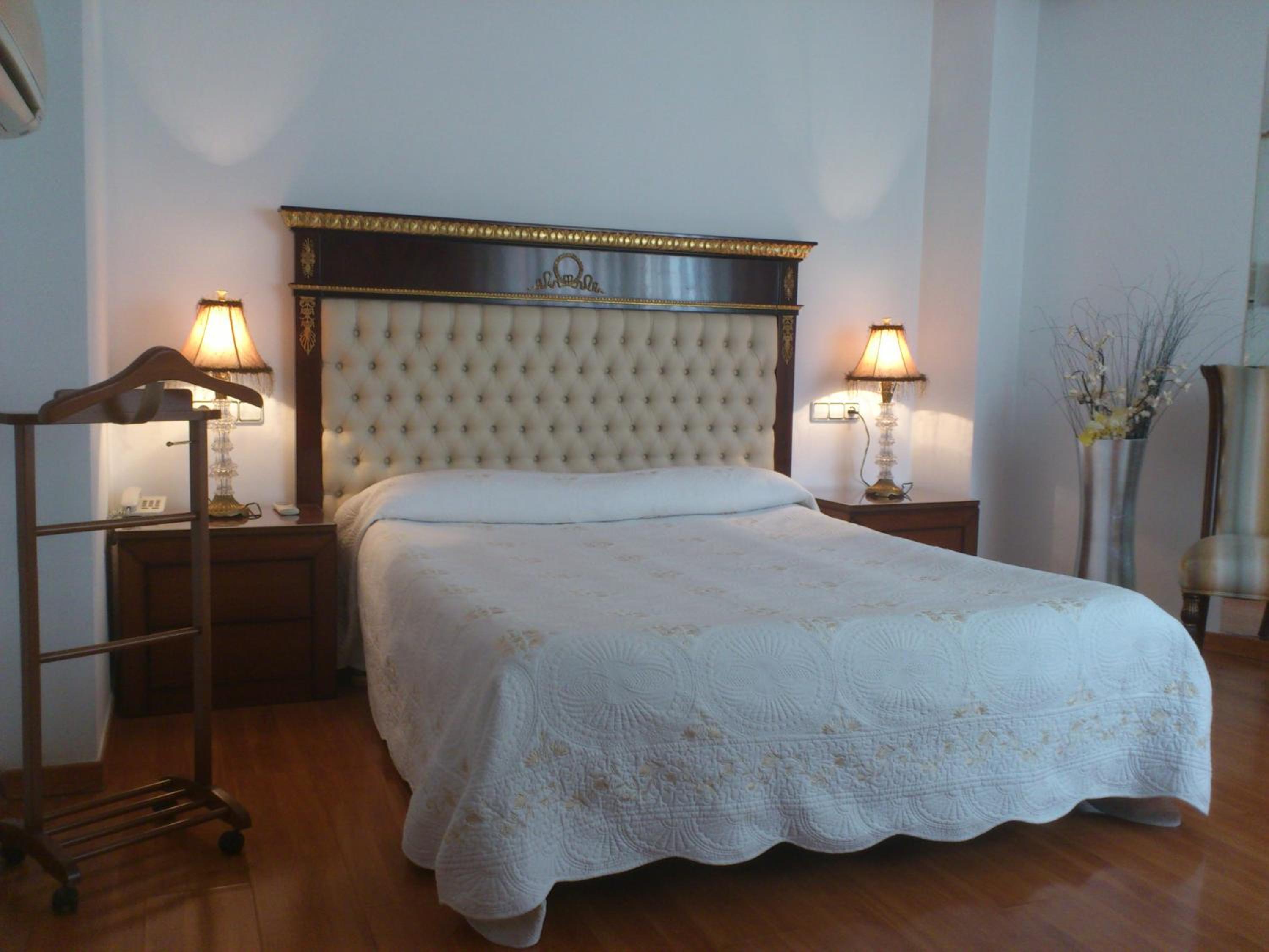 Double or Twin Room - Photo 10