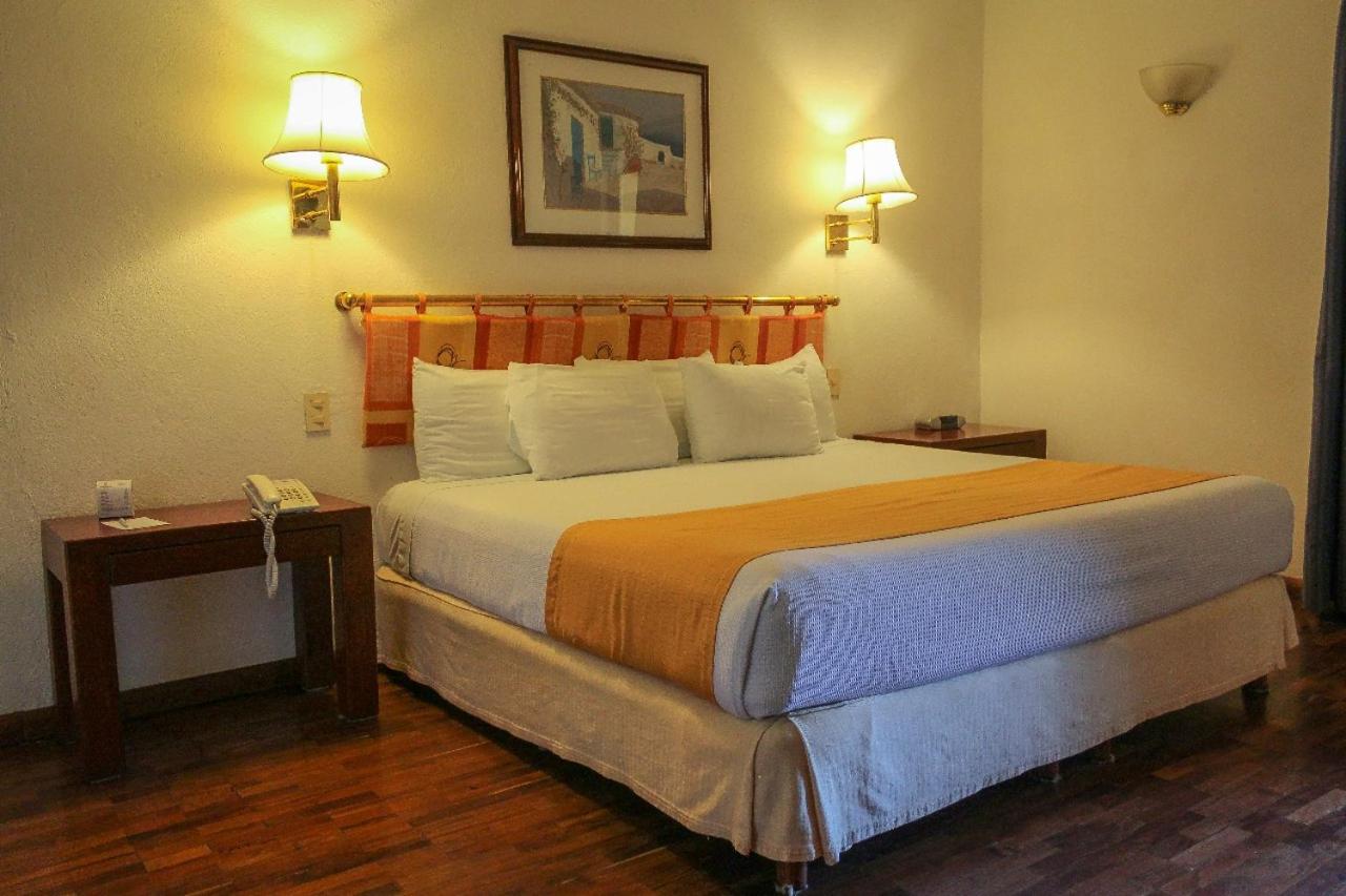 Queen Room photo 1