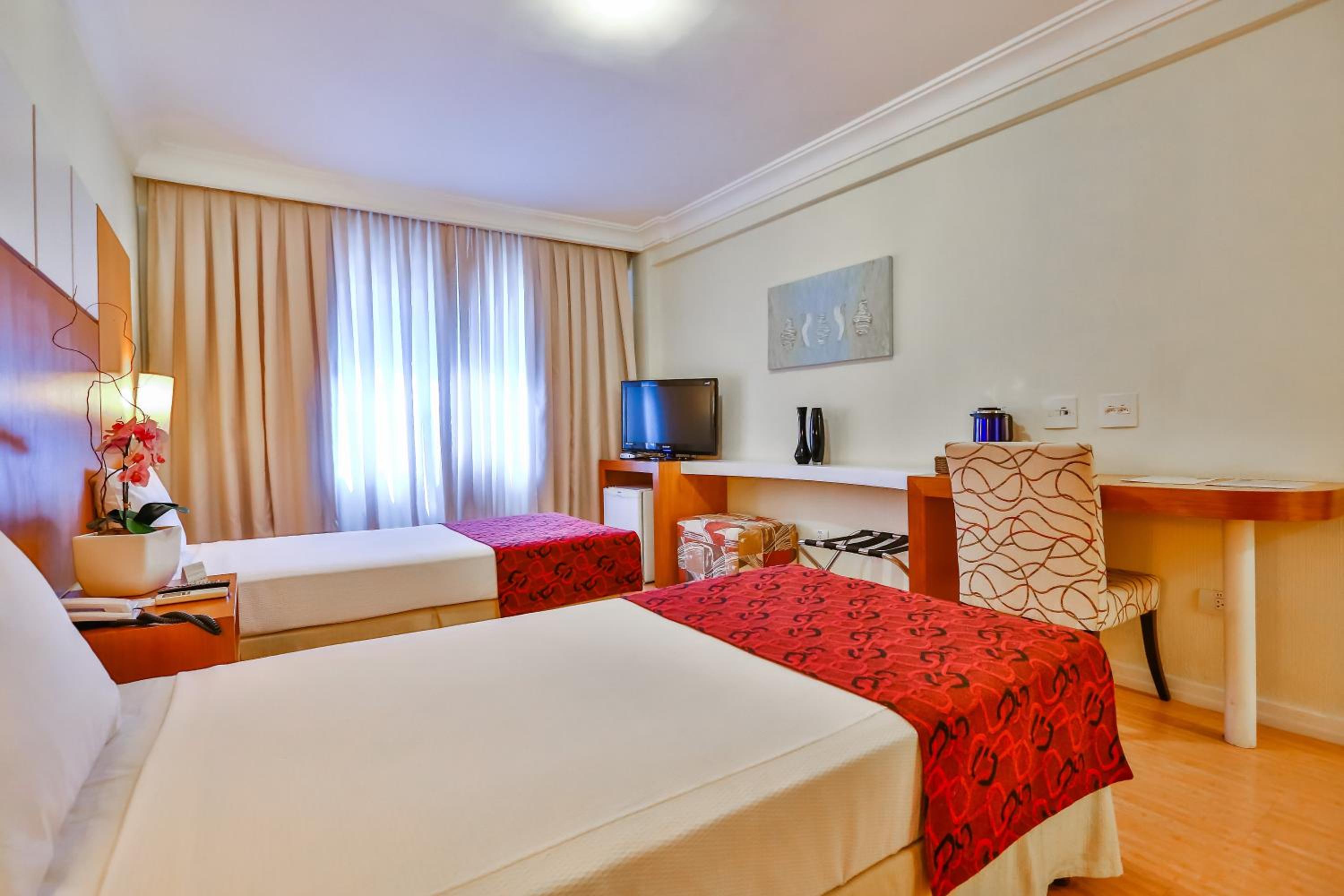 Standard Twin Room - Photo 3