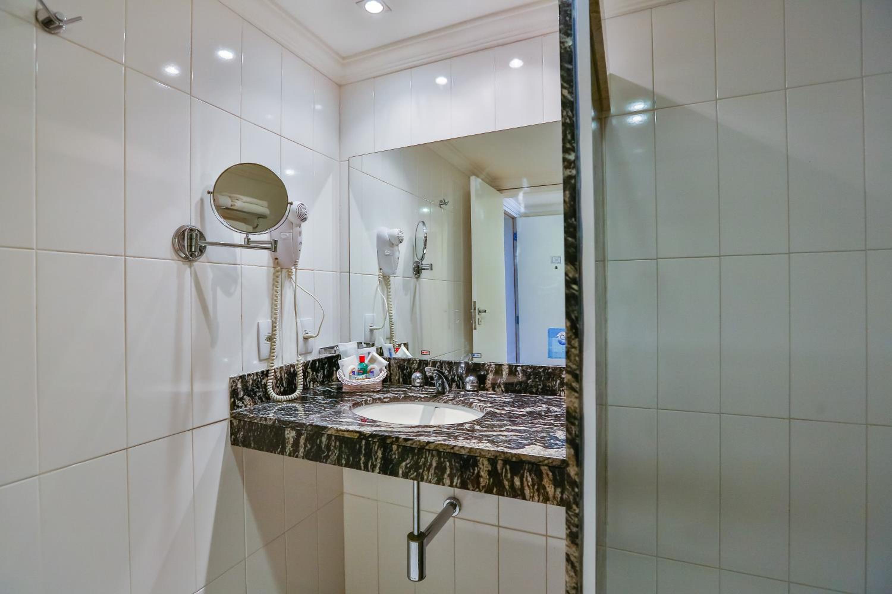 Standard Twin Room - Photo 6