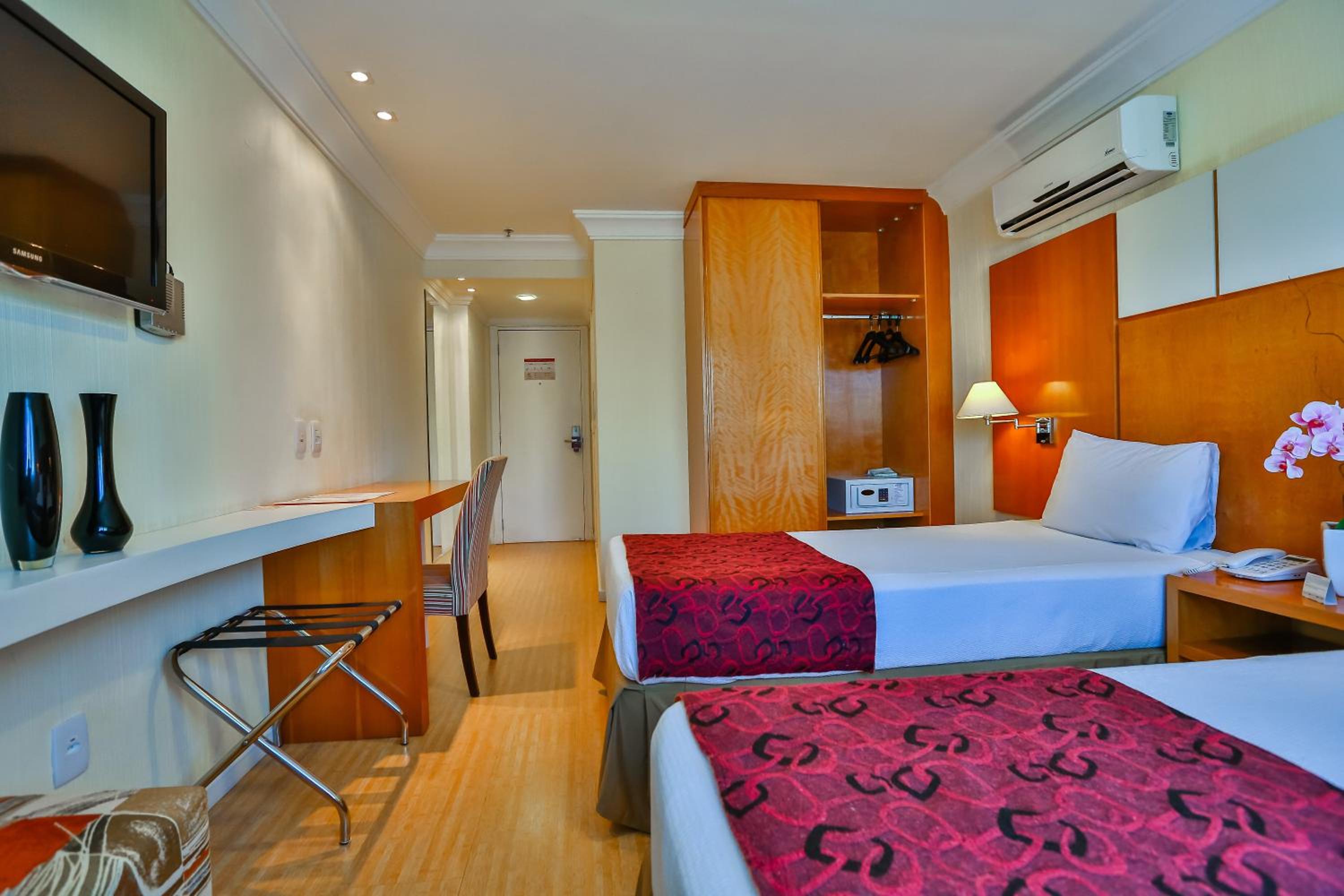 Standard Twin Room - Photo 10
