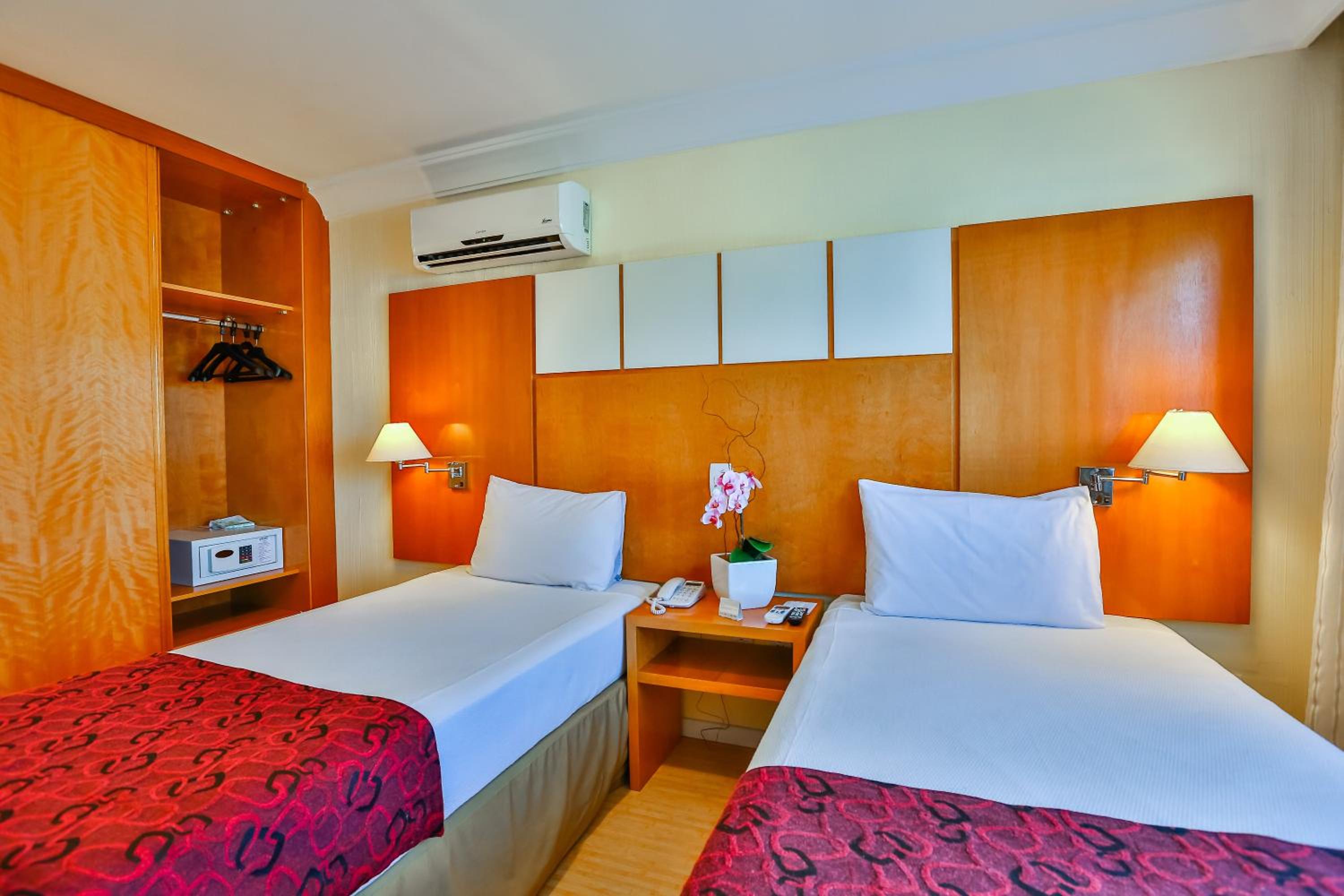 Standard Twin Room - Photo 1