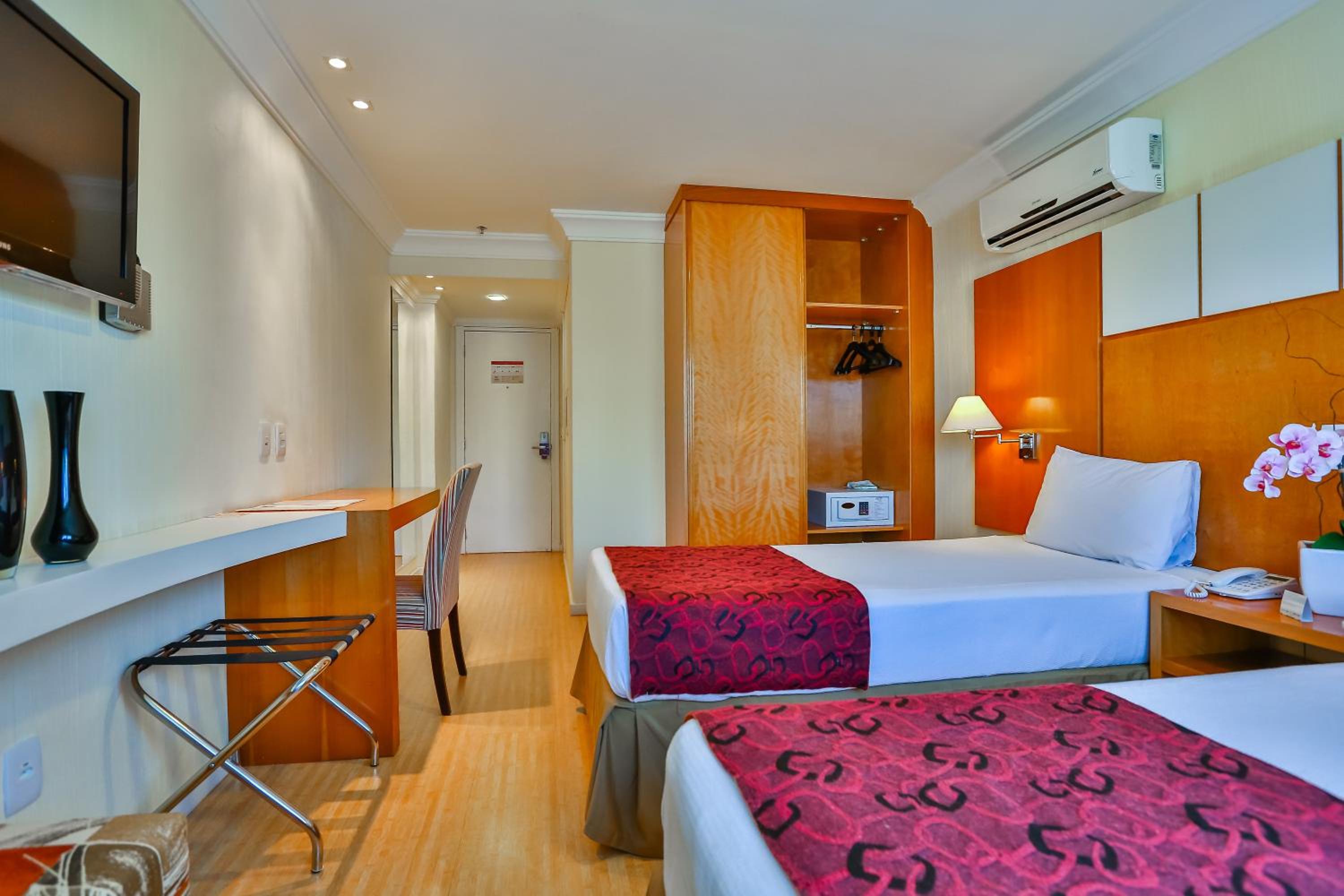 Standard Twin Room - Photo 14