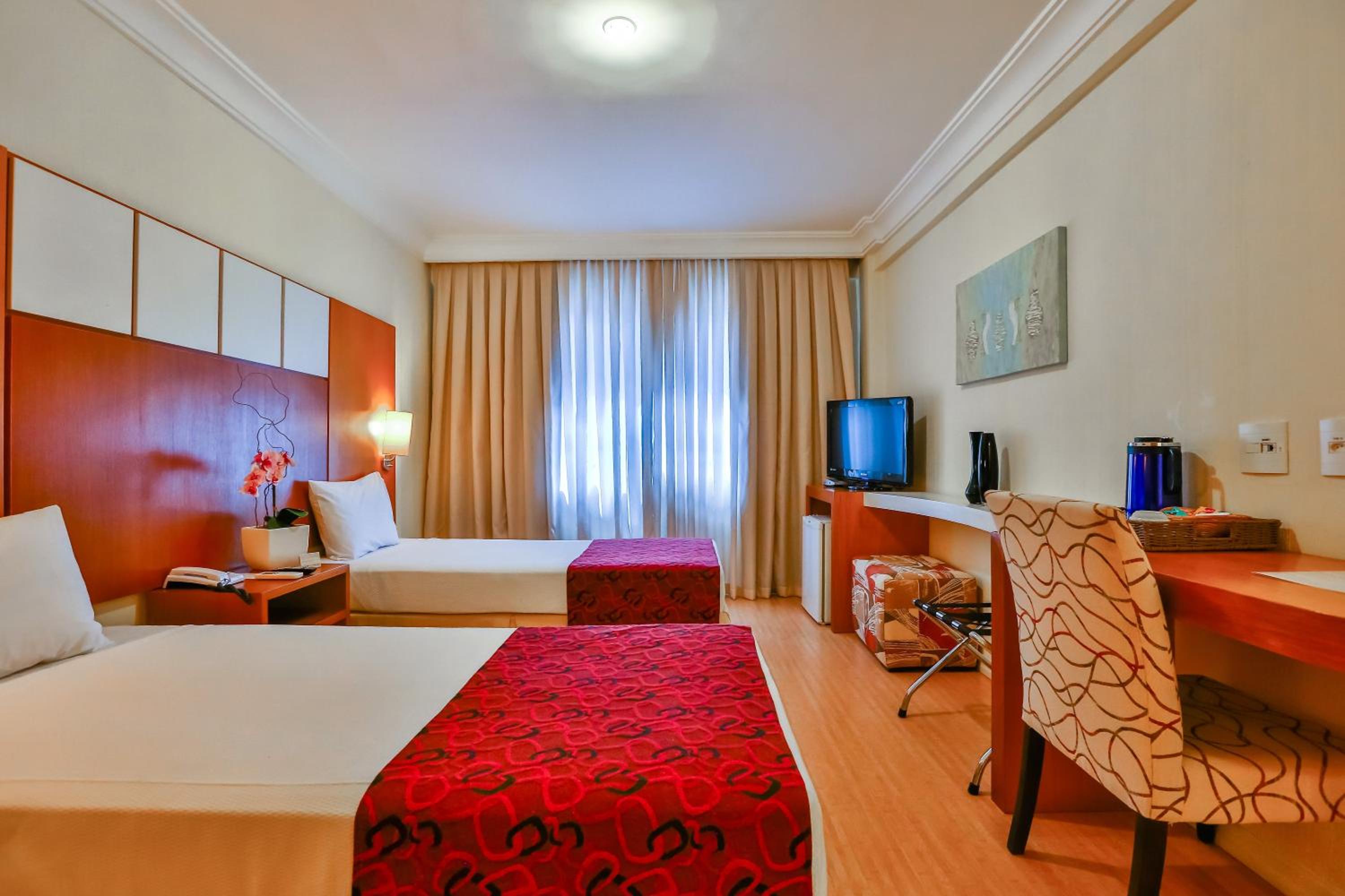 Standard Twin Room - Photo 11