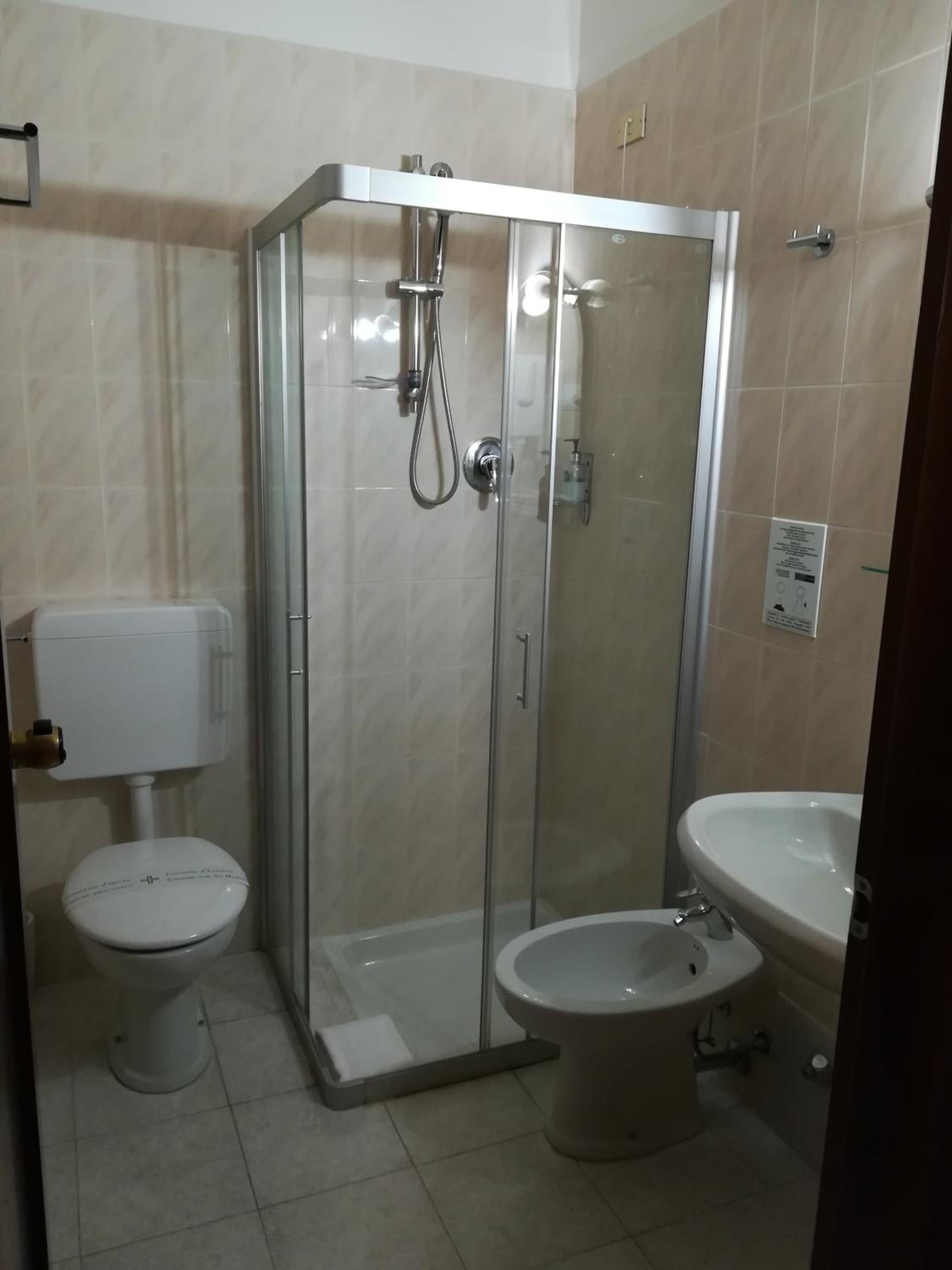 Double Room - Photo 3