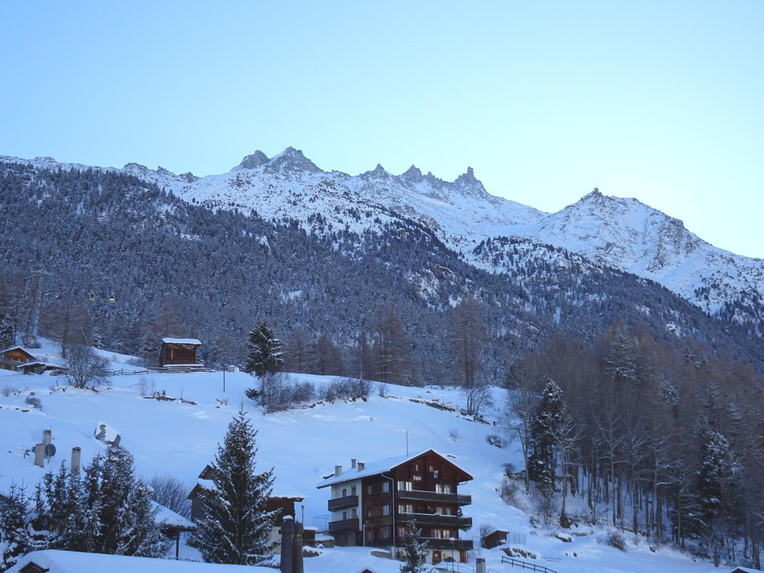 5-Bedroom Apartment with Mountain View photo 2