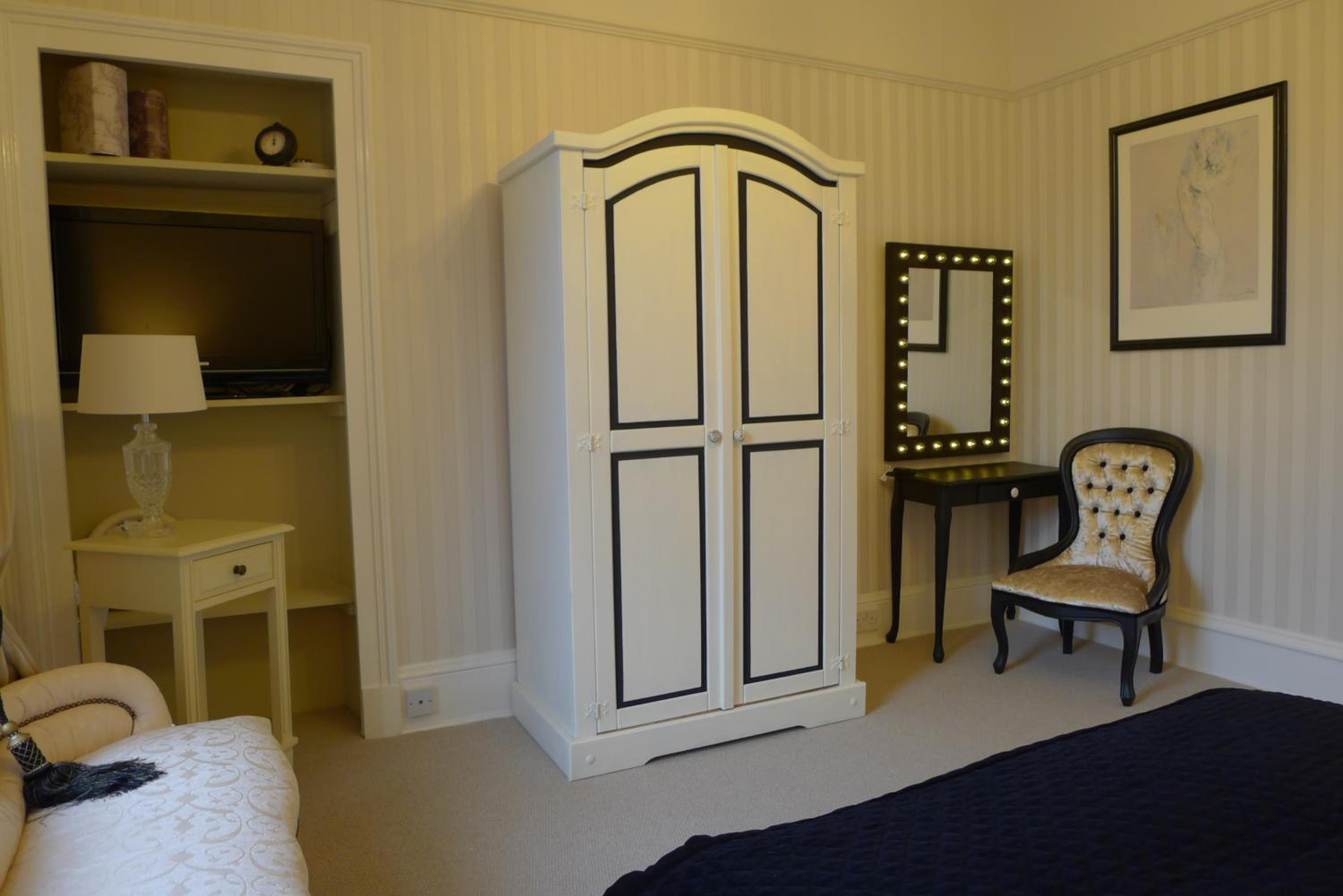 Deluxe Double Room with Bath photo 3