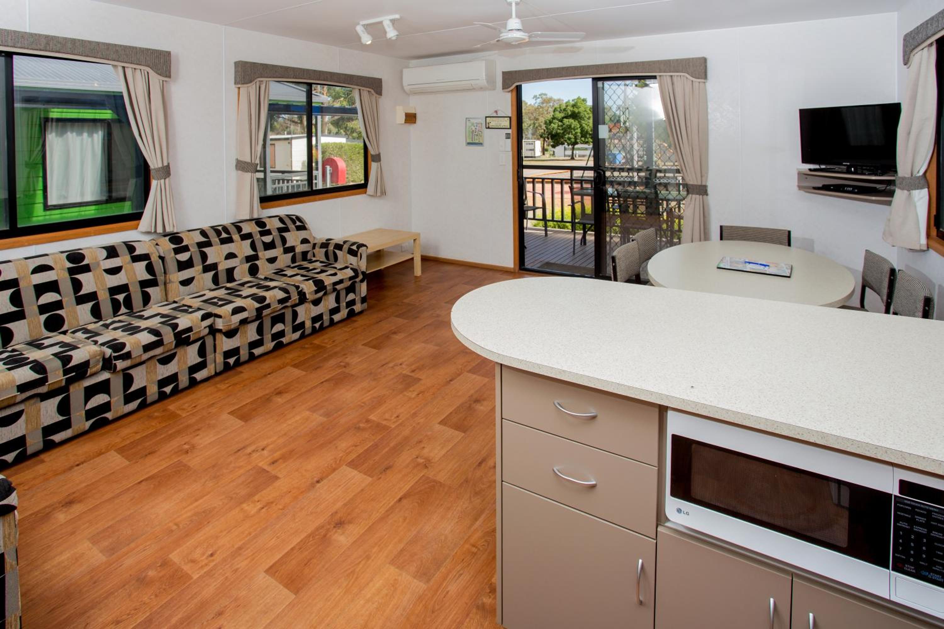 Family Cabin (5 Guests)