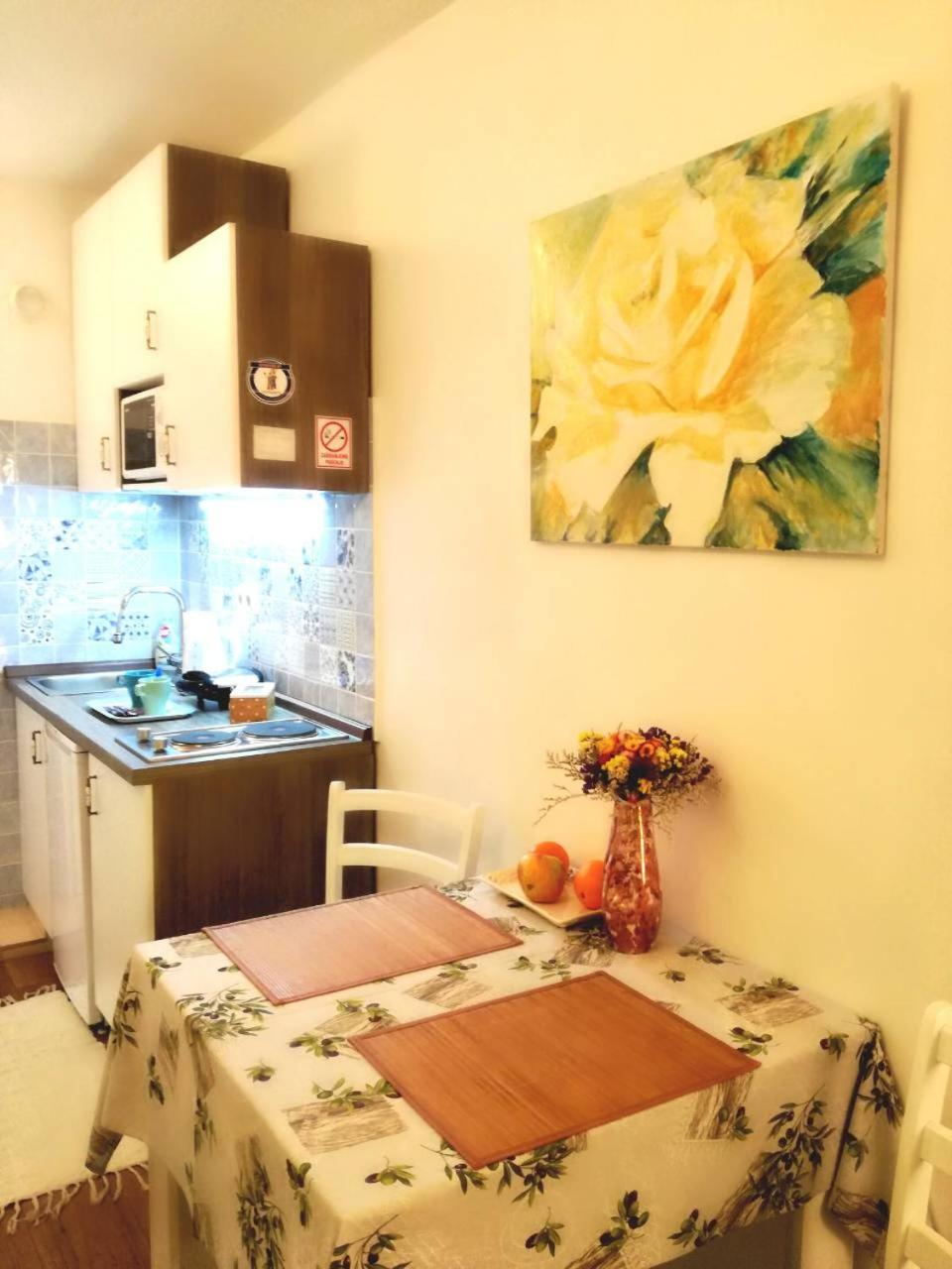 Studio Apartment - Photo 2