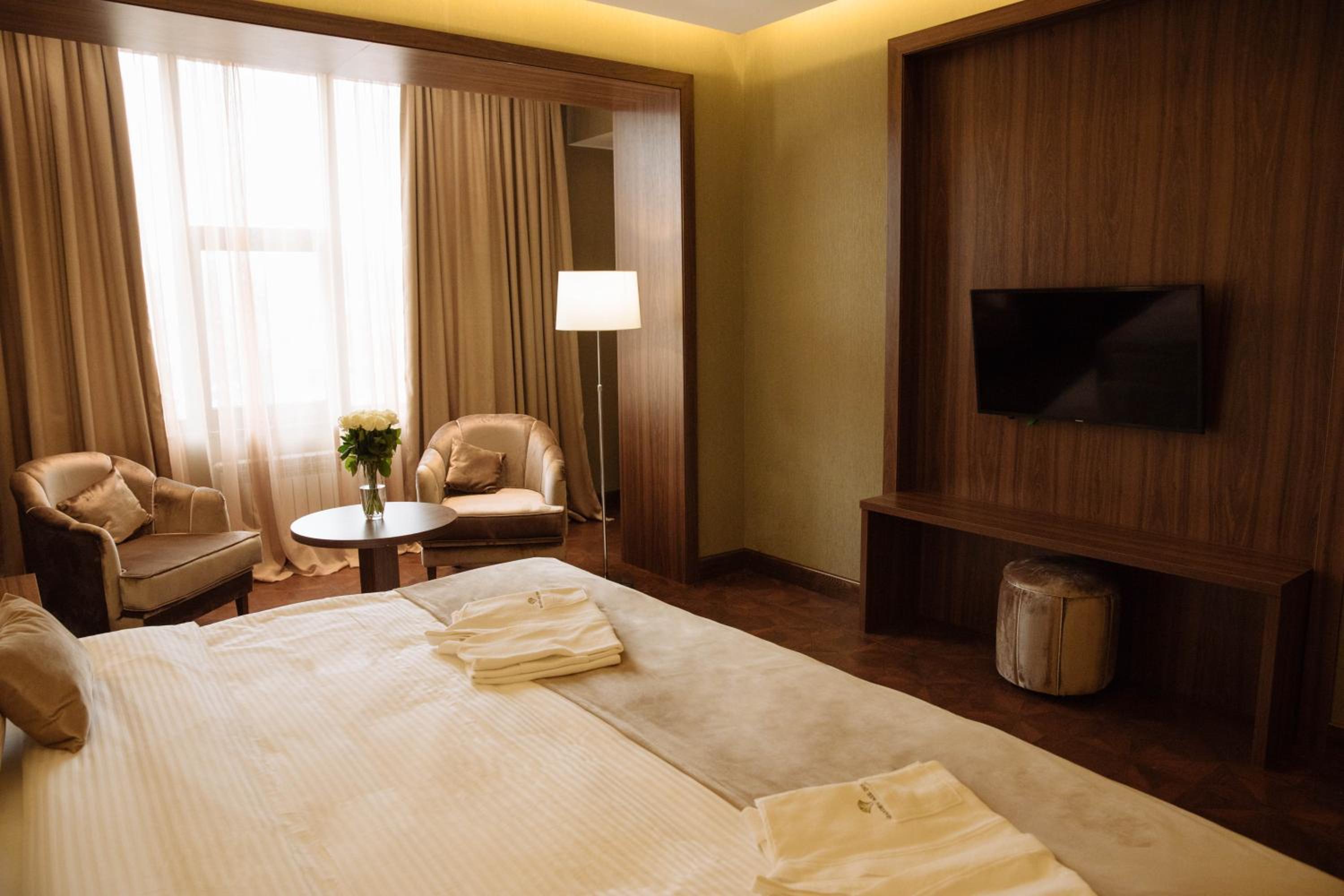 Superior King Suite photo 1