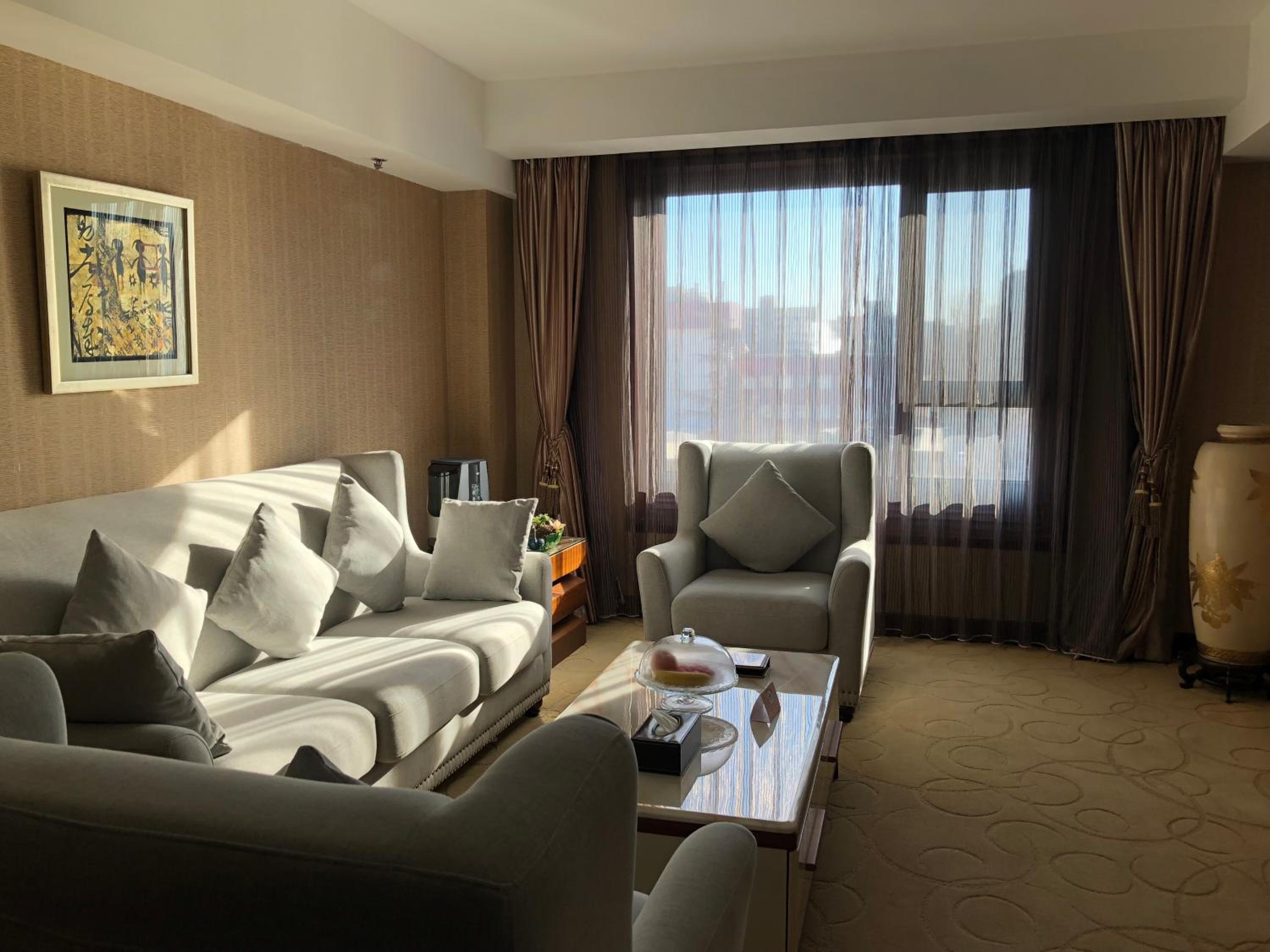 Executive Suite - Photo 5