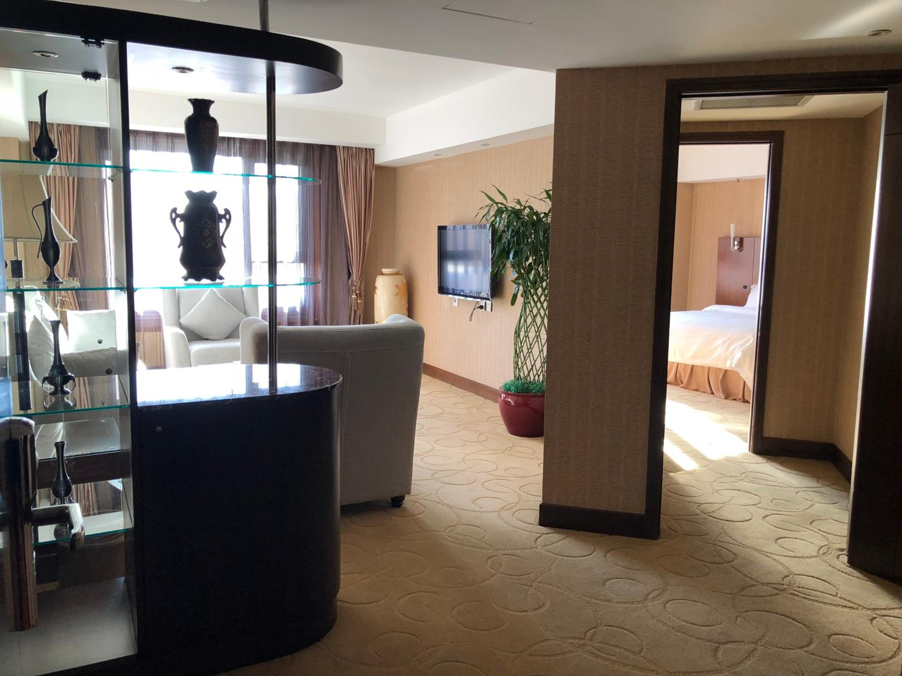 Executive Suite - Photo 7