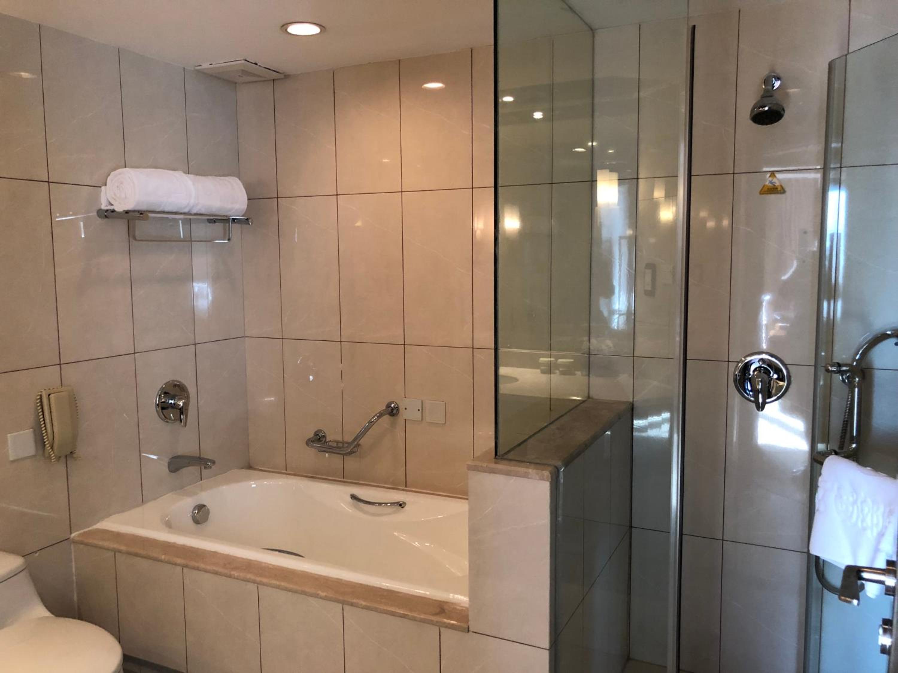 Executive Suite - Photo 6