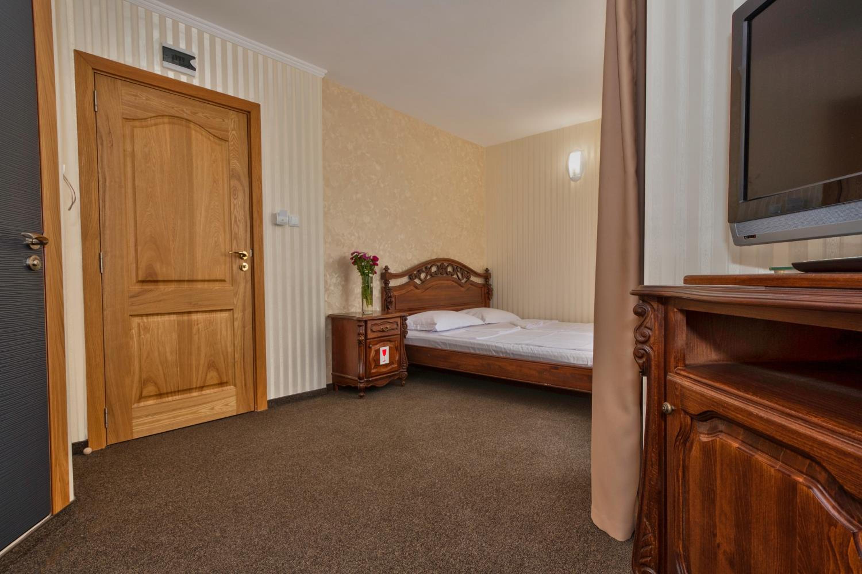 Deluxe Double Room with Balcony photo 3