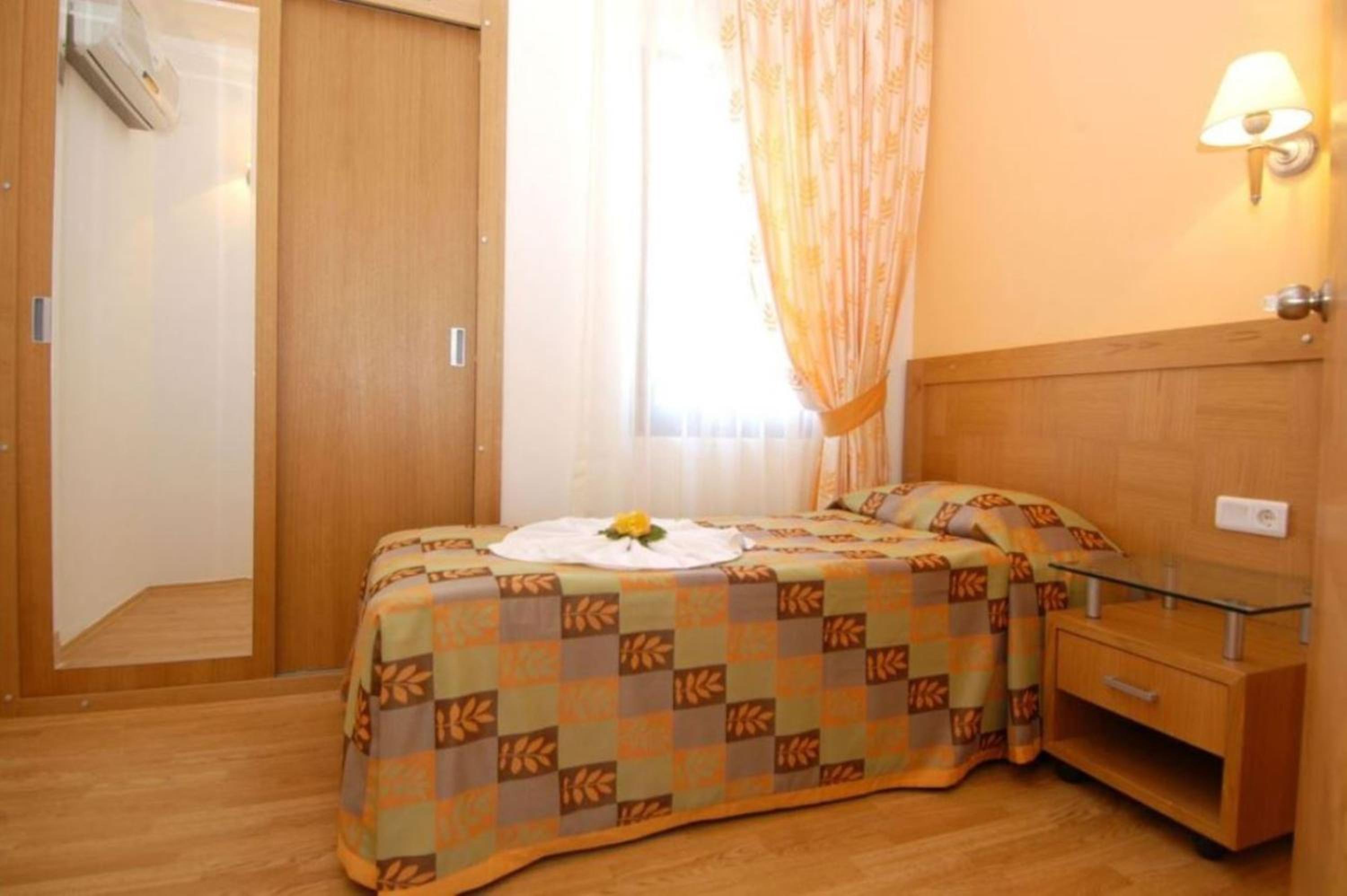 Three-Bedroom Villa - Photo 4