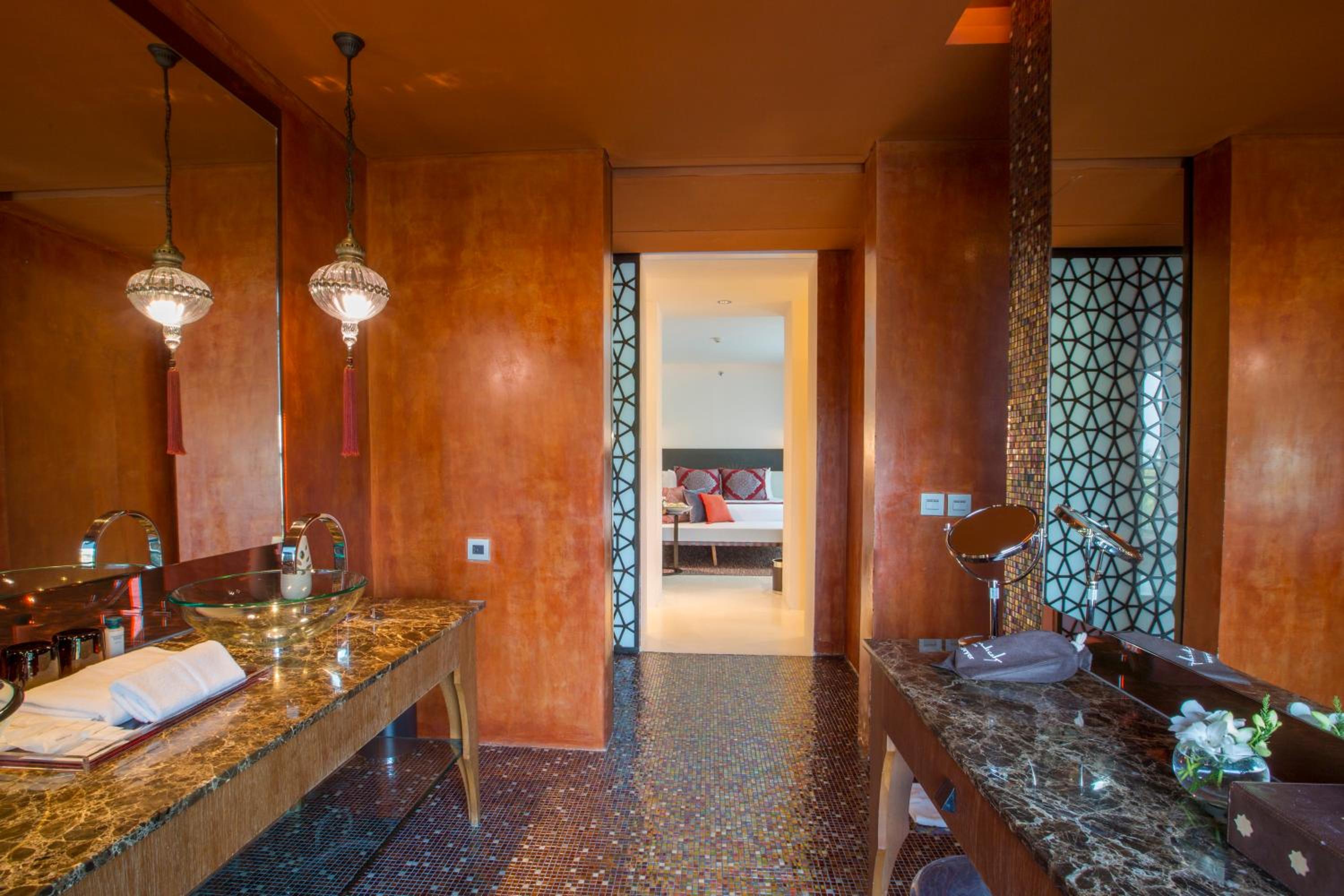 Oceanfront Suite Balcony Jacuzzi - Photo 5