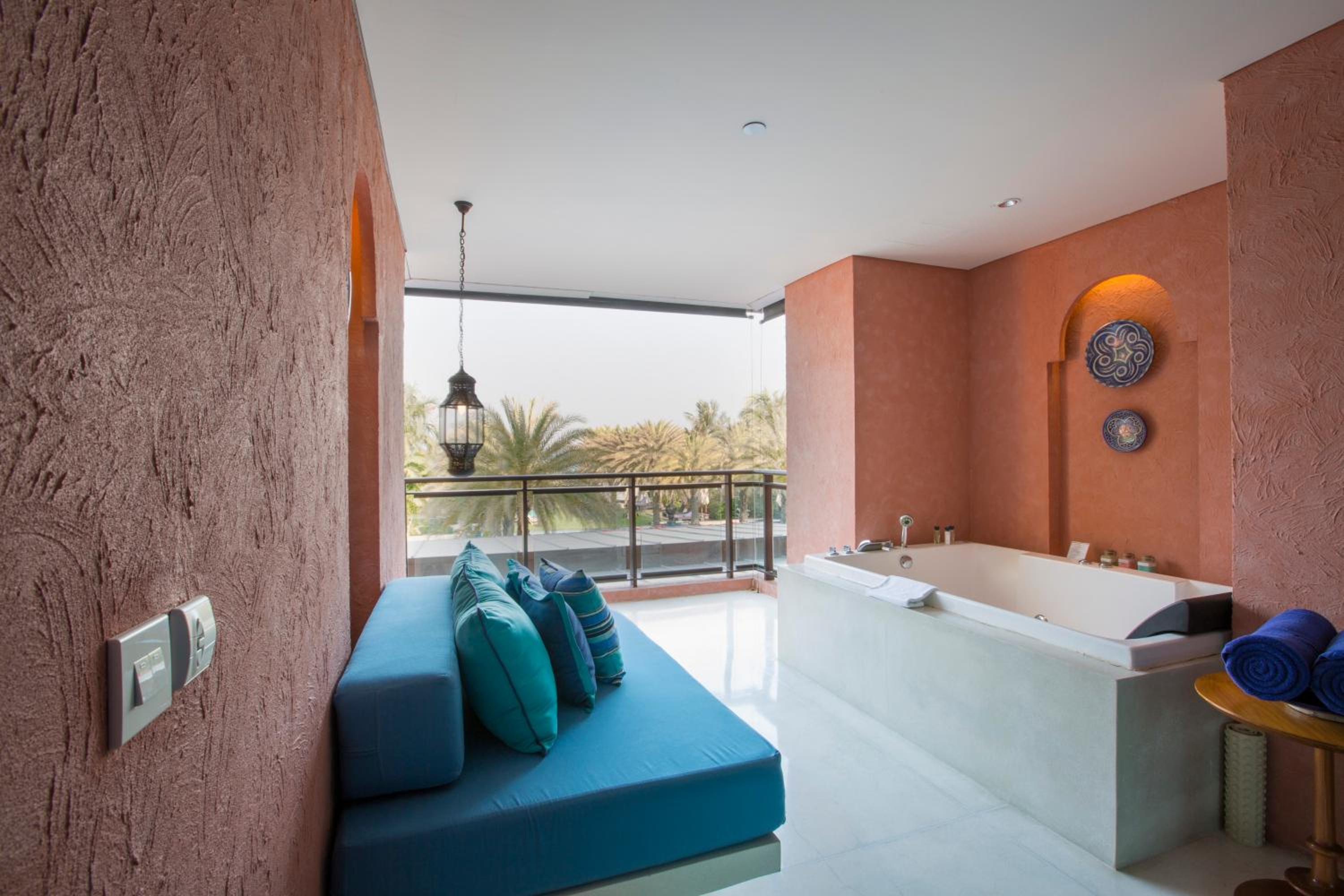 Oceanfront Suite Balcony Jacuzzi - Photo 4